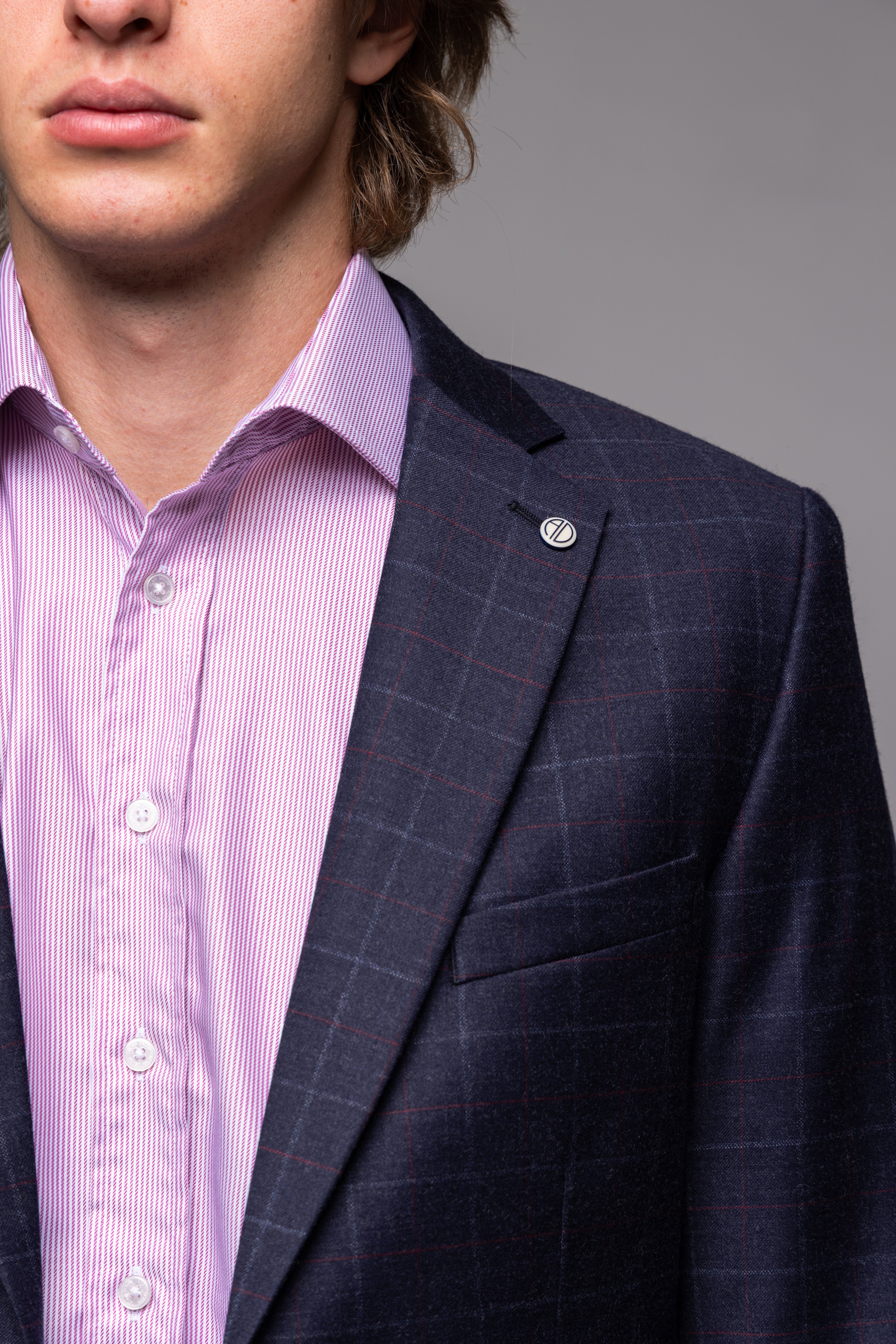 Modré vlnené sako s rúžovým károm