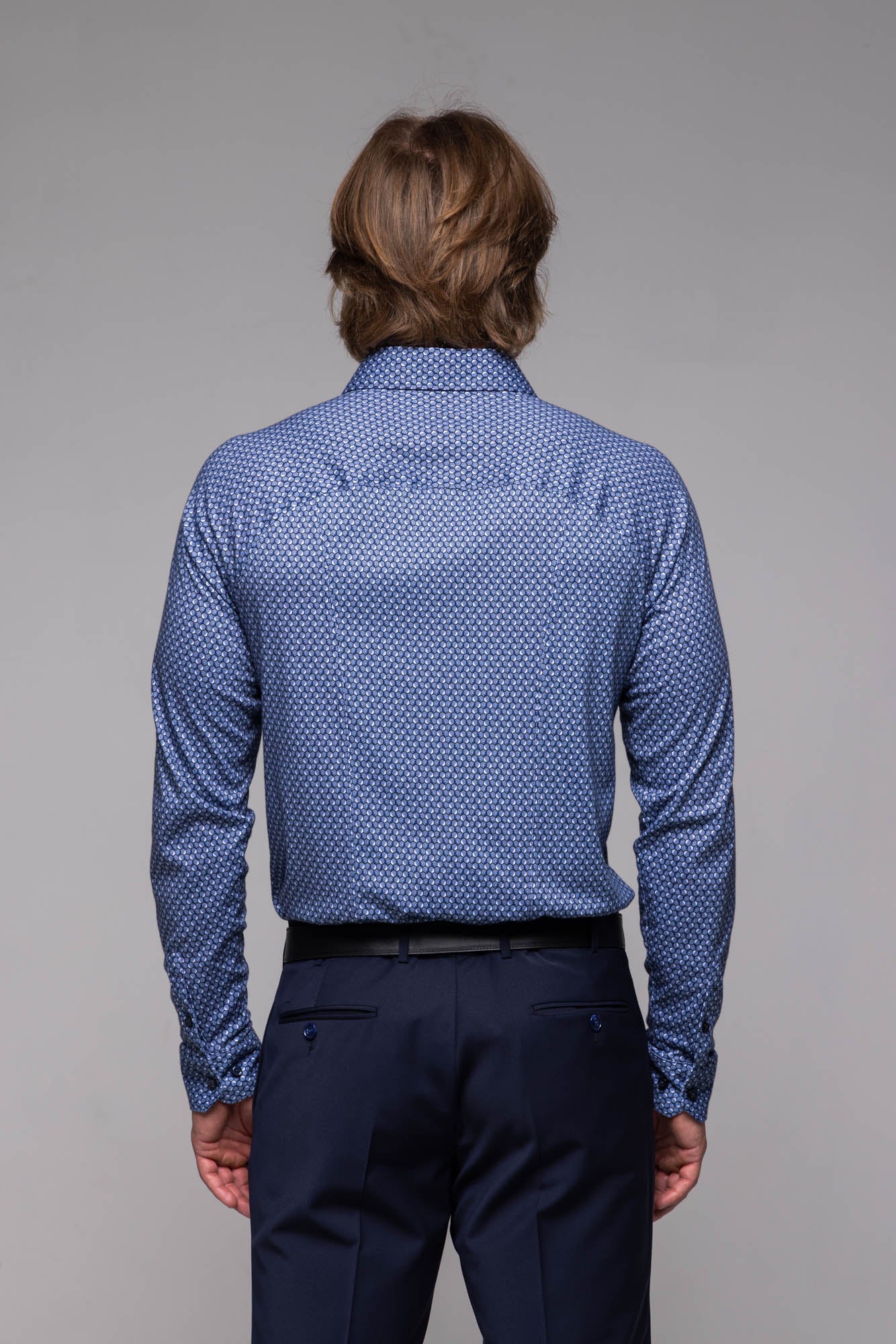 Modrobiela strečová Extra Slim Fit košeľa so vzorom