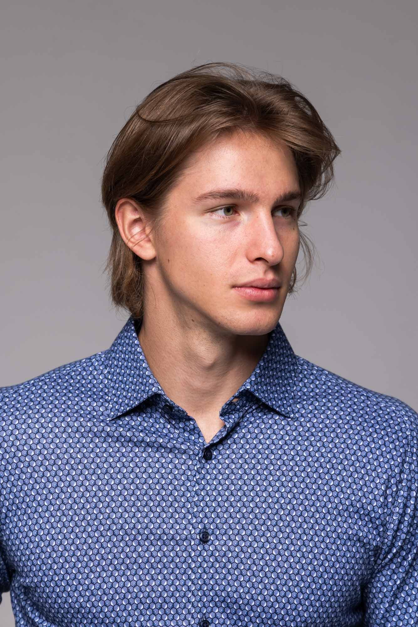 Modrobiela strečová Extra Slim Fit košeľa so vzorom