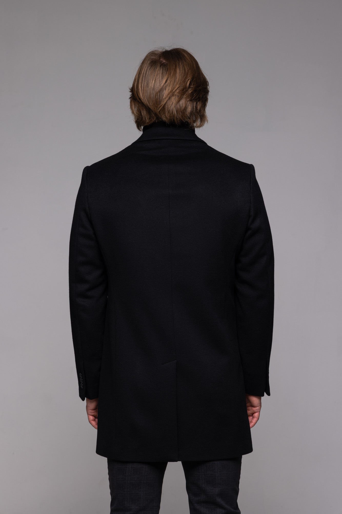 Čierny vlnený kabát s odnímateľnou vsadkou