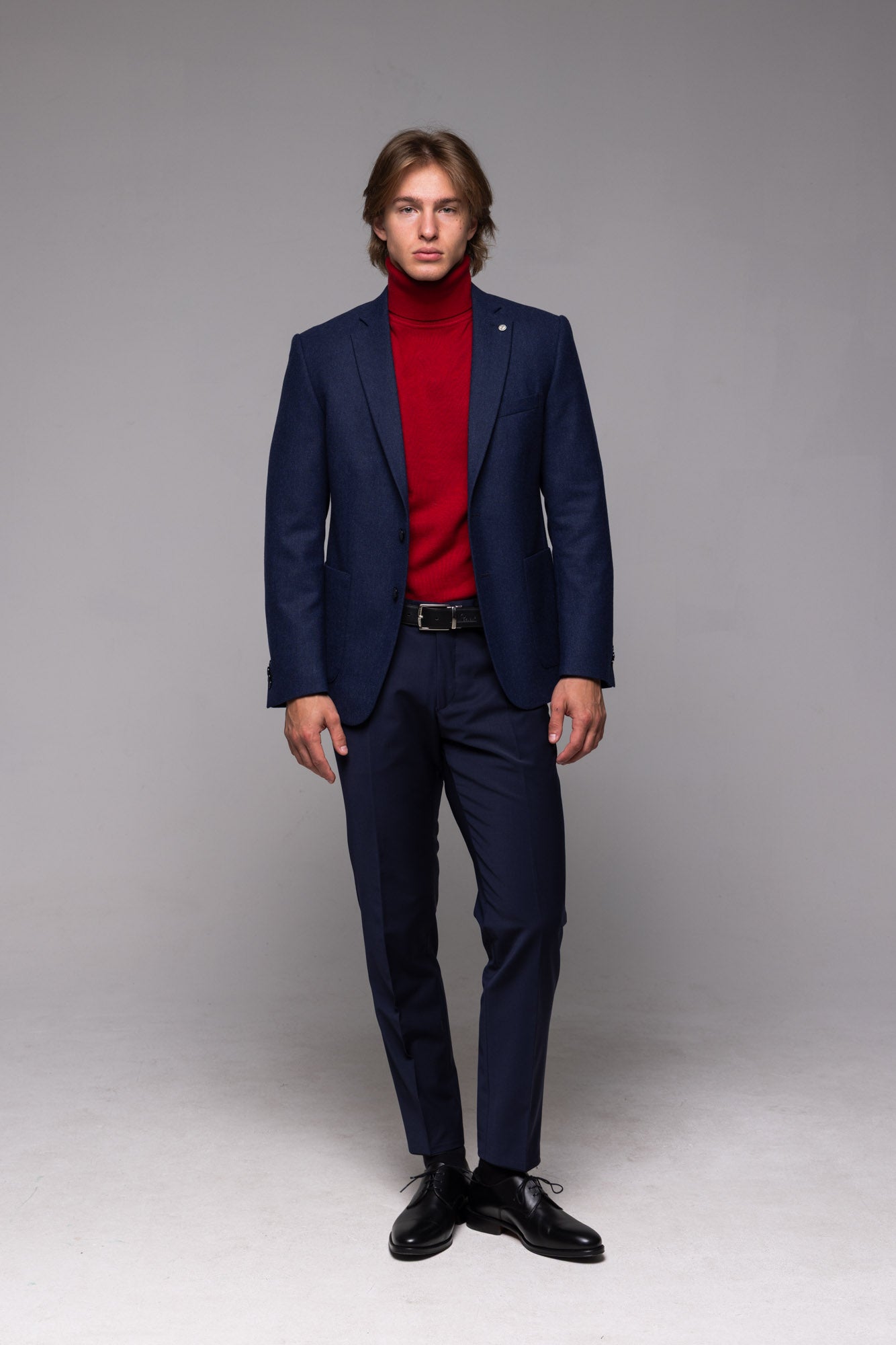 Tmavomodré vlnené sako s jemnou štruktúrou