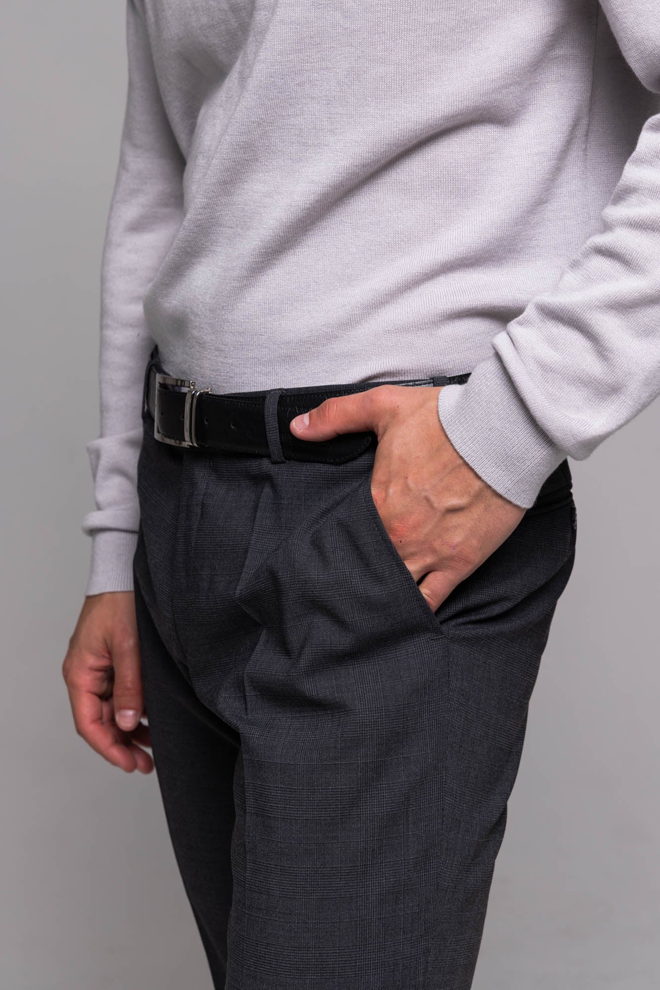 Šedý Slim Fit oblek so sivým károm