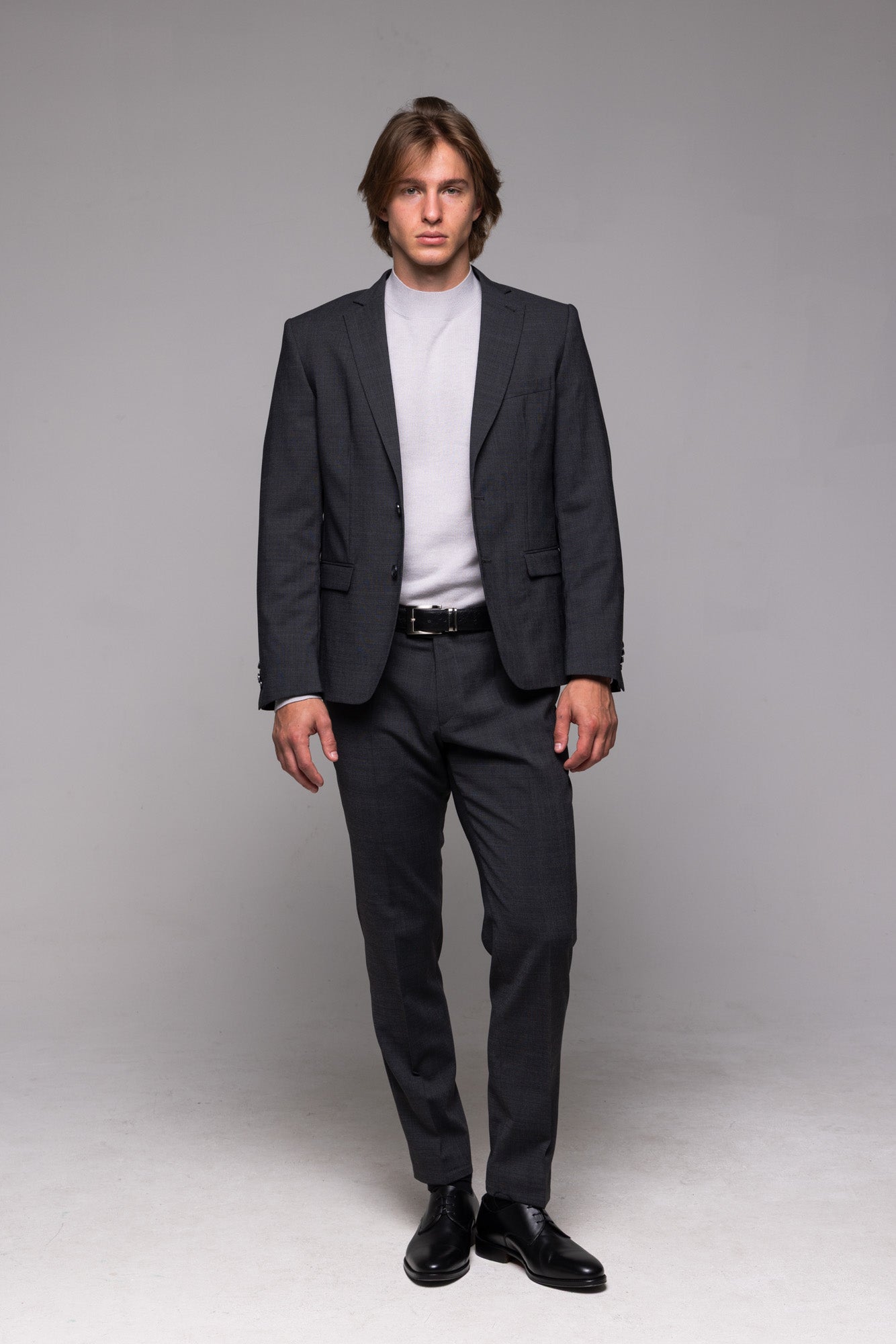 Šedý Slim Fit oblek so sivým károm- nadmerné veľkosti