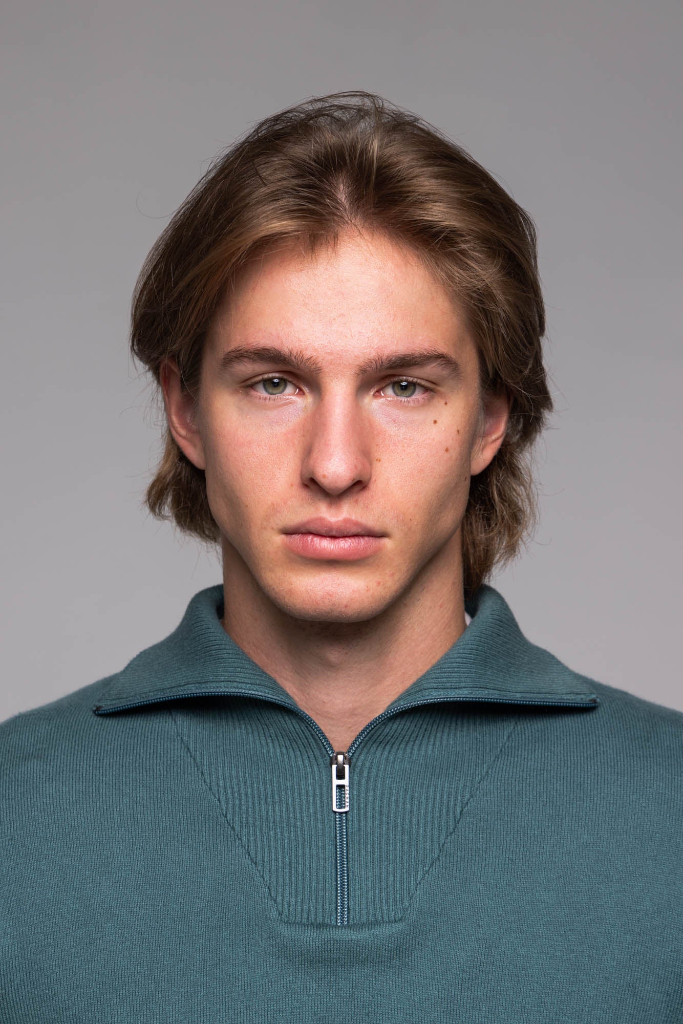 Zelený pulóver so zipsom