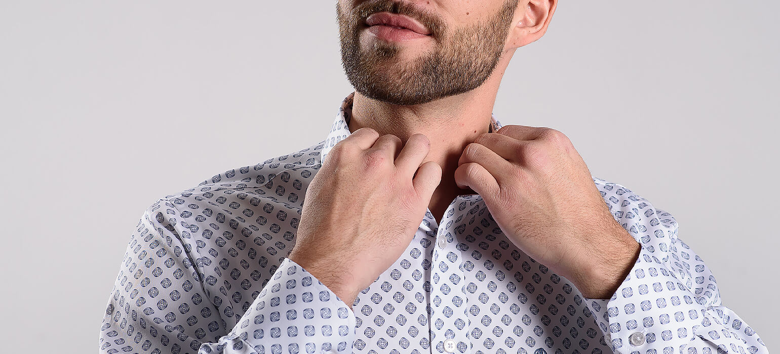 Biela Slim Fit košeľa so vzorom