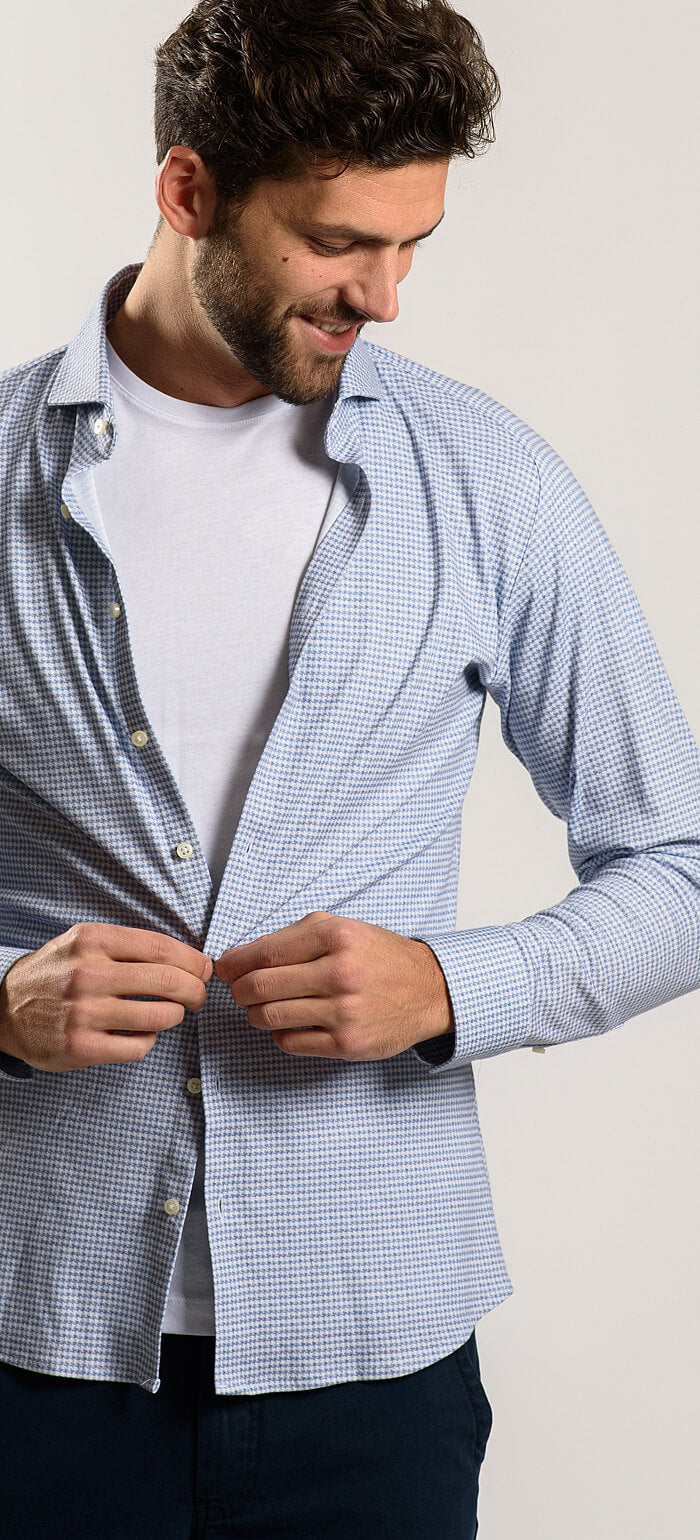 Bílé bavlněné tričko pod košili