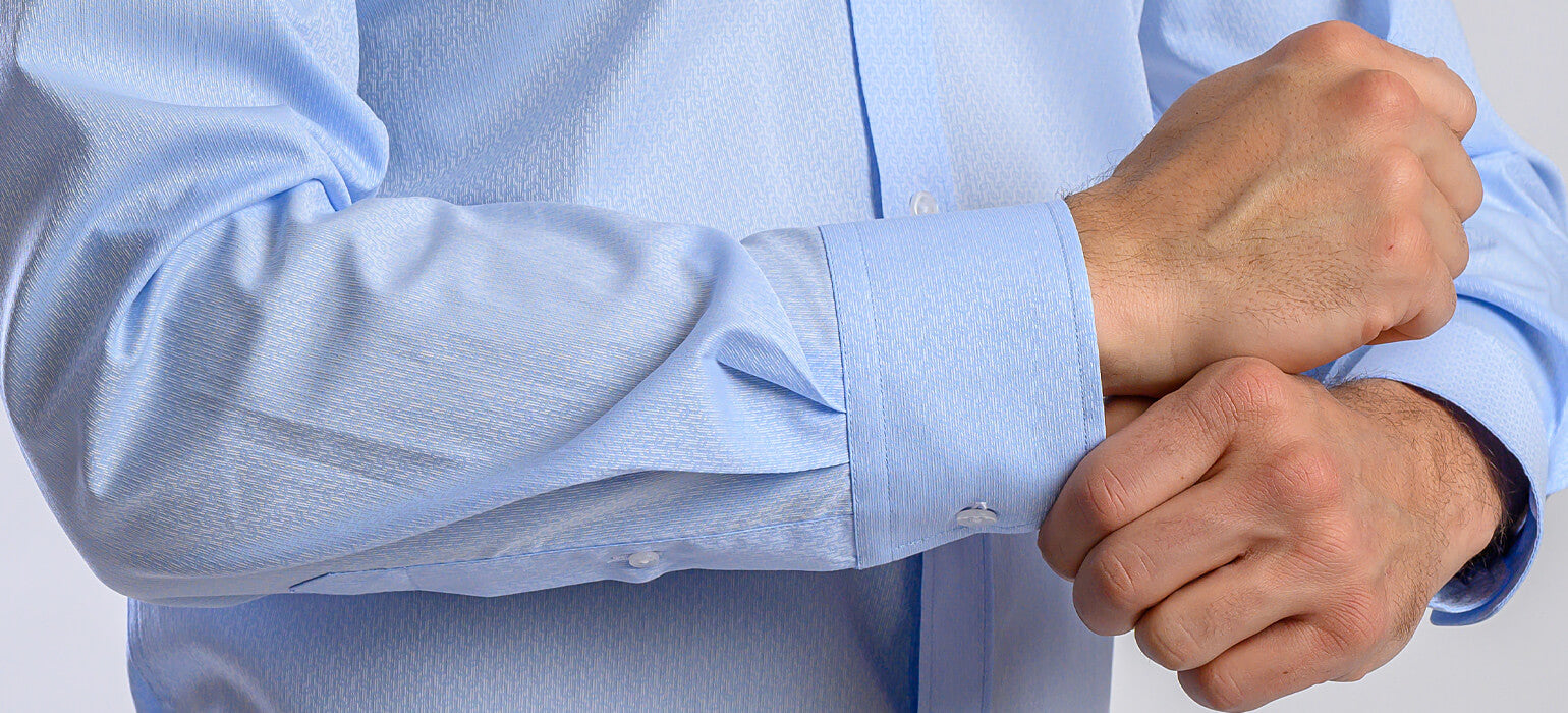 Bledomodrá Slim Fit košeľa s jemným vzorom vlniek