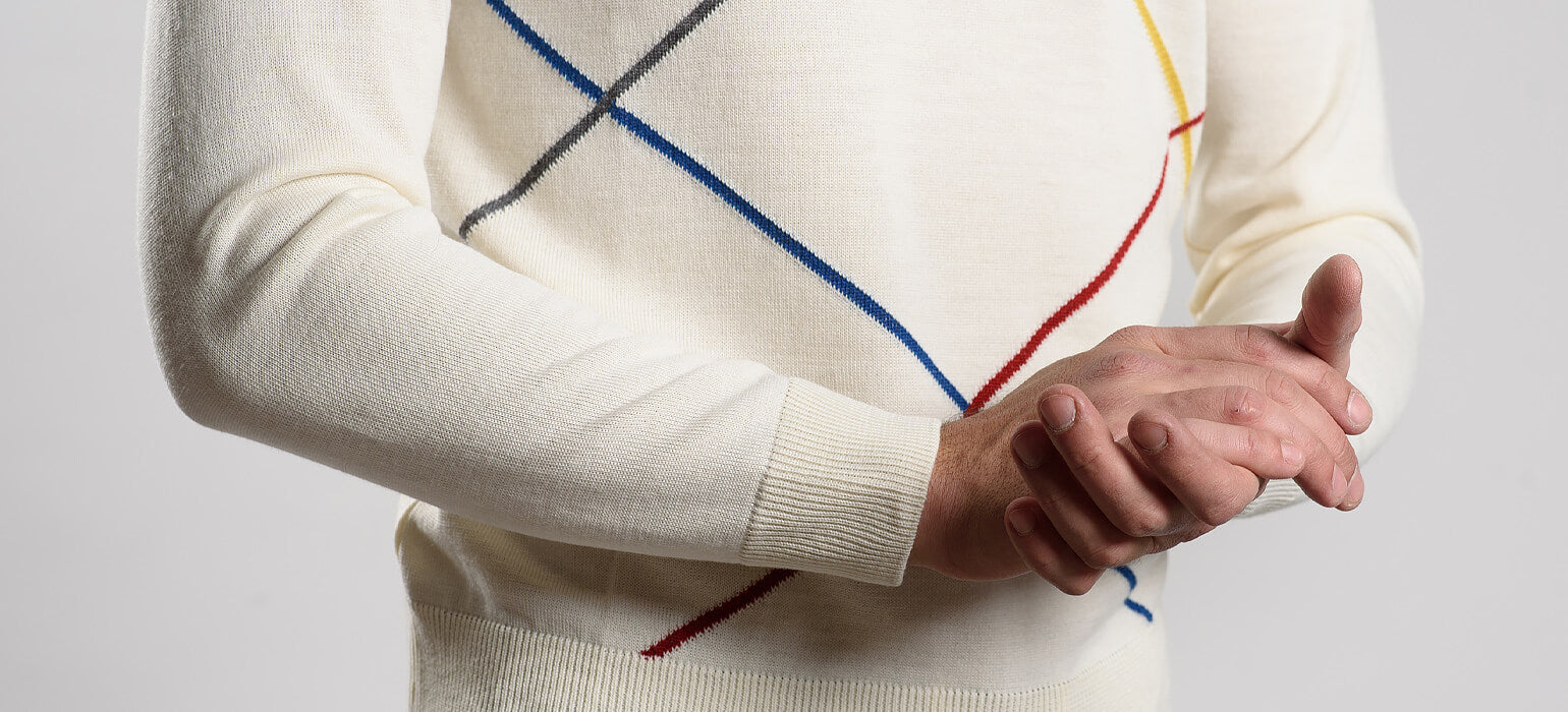 Krémový pulóver so vzorom