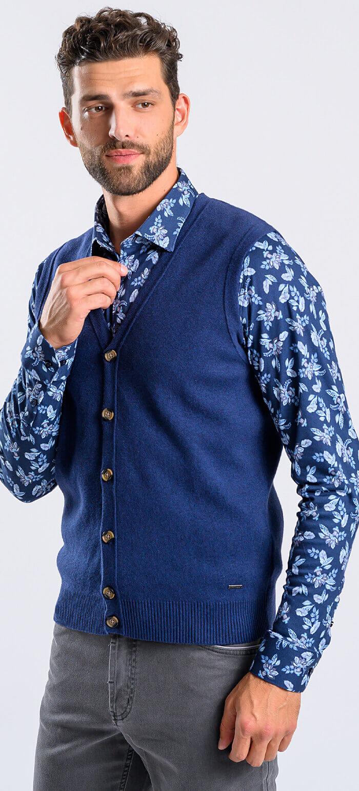 Modrá pletená vesta