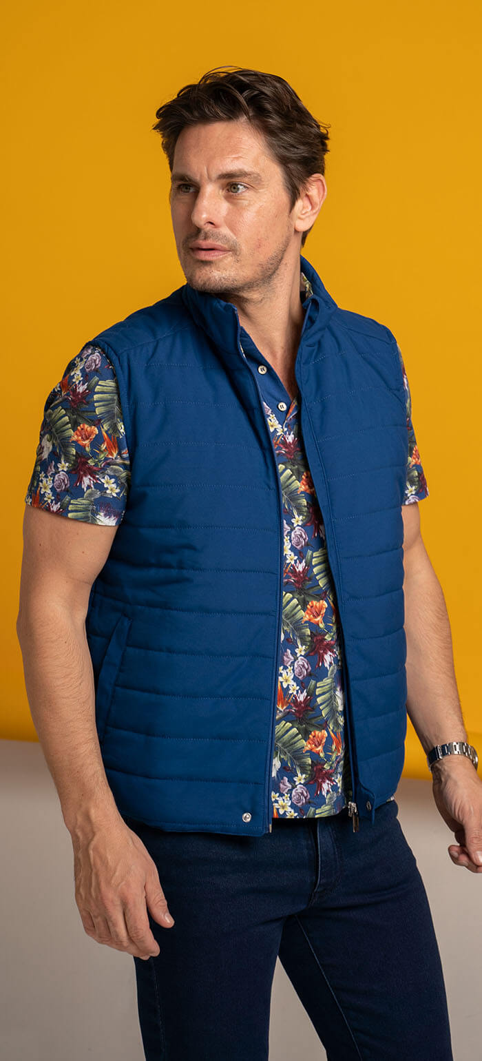 Modrá športová vesta