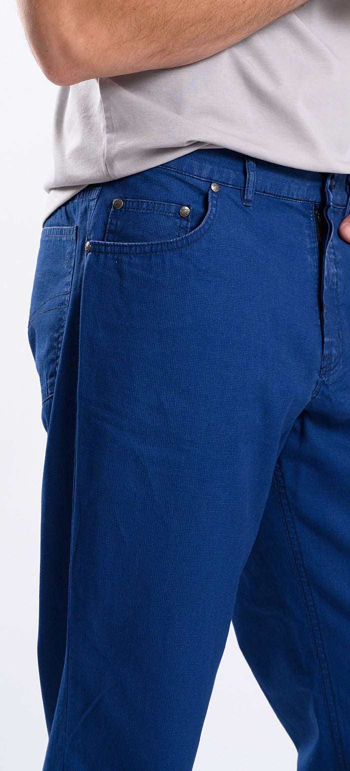 Modré volnočasové kalhoty s jemným vzorem čtverců