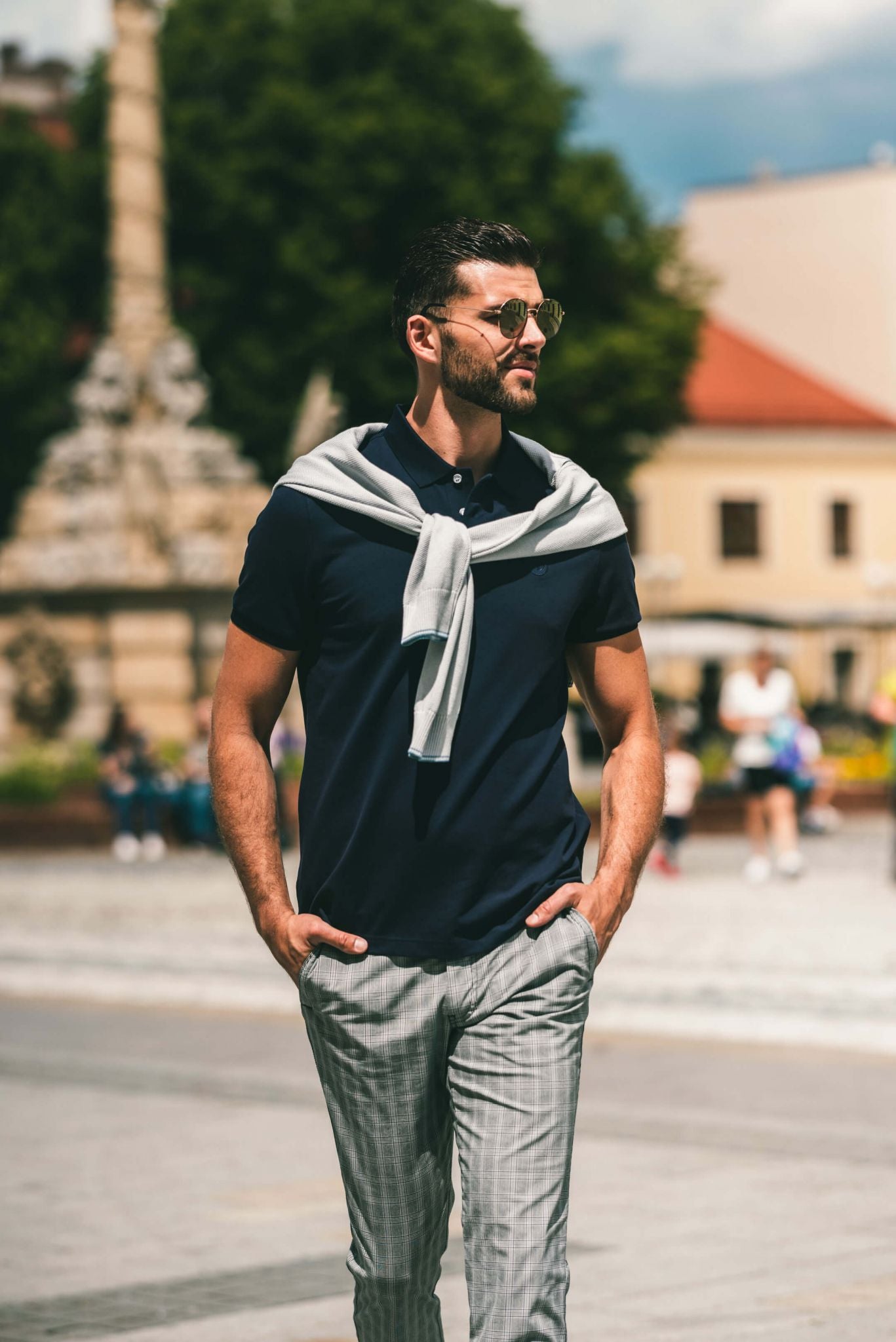 Šedo-hnedé kárované nohavice