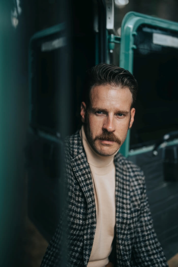 Tmavě béžový bavlněný rolák