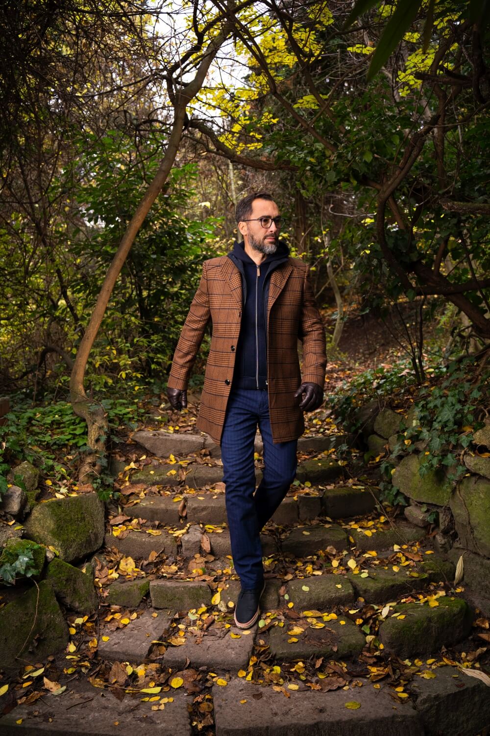 Tmavomodrá mikina s kapucňou