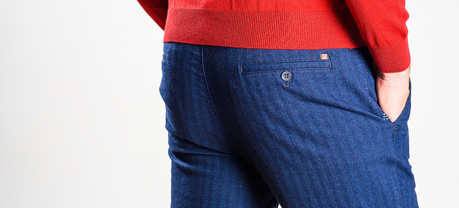 Tmavomodré bavlnené nohavice s prúžkami