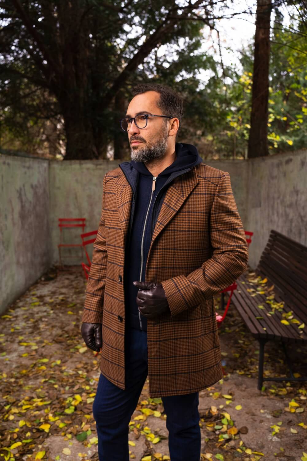 Tmavomodré bavlnené nohavice s prúžkami