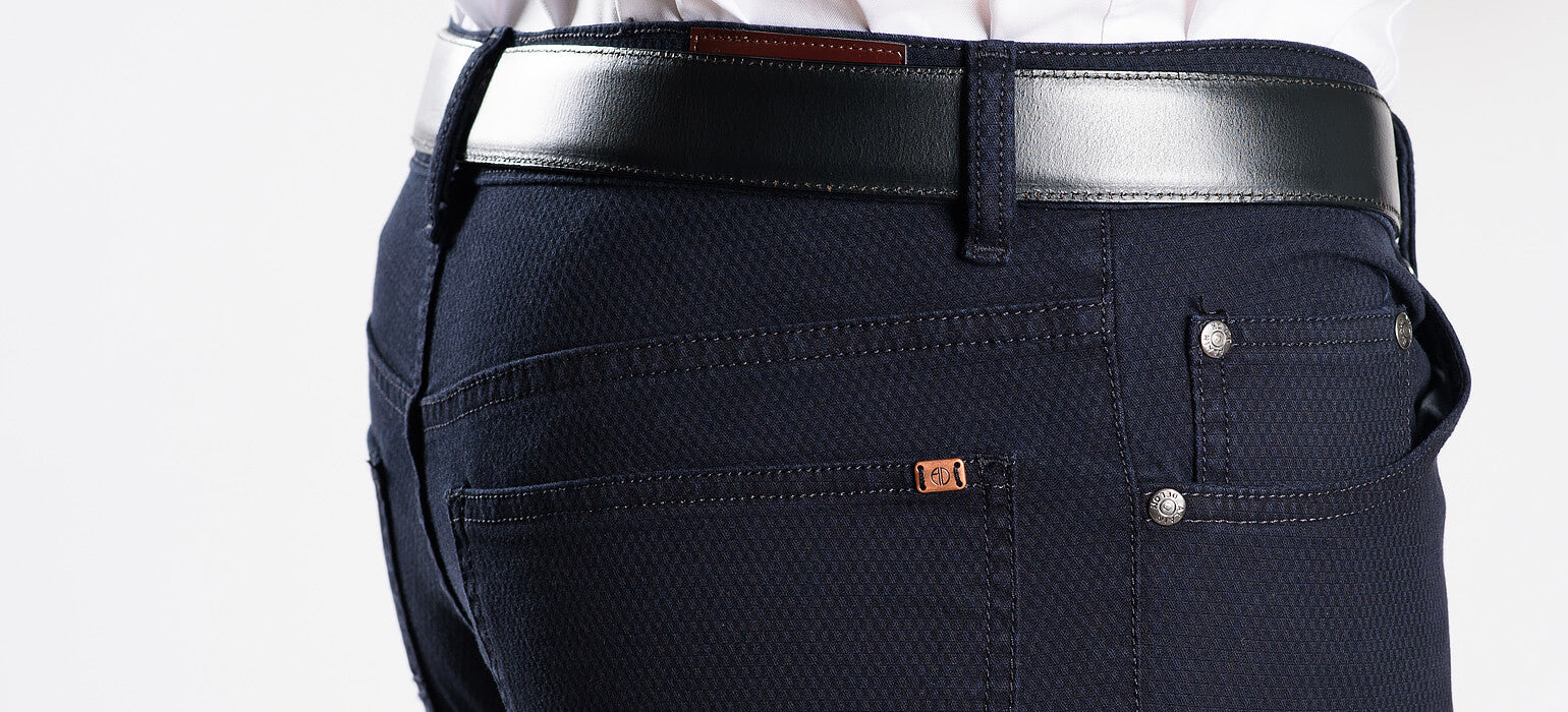 Tmavomodré džínsové nohavice