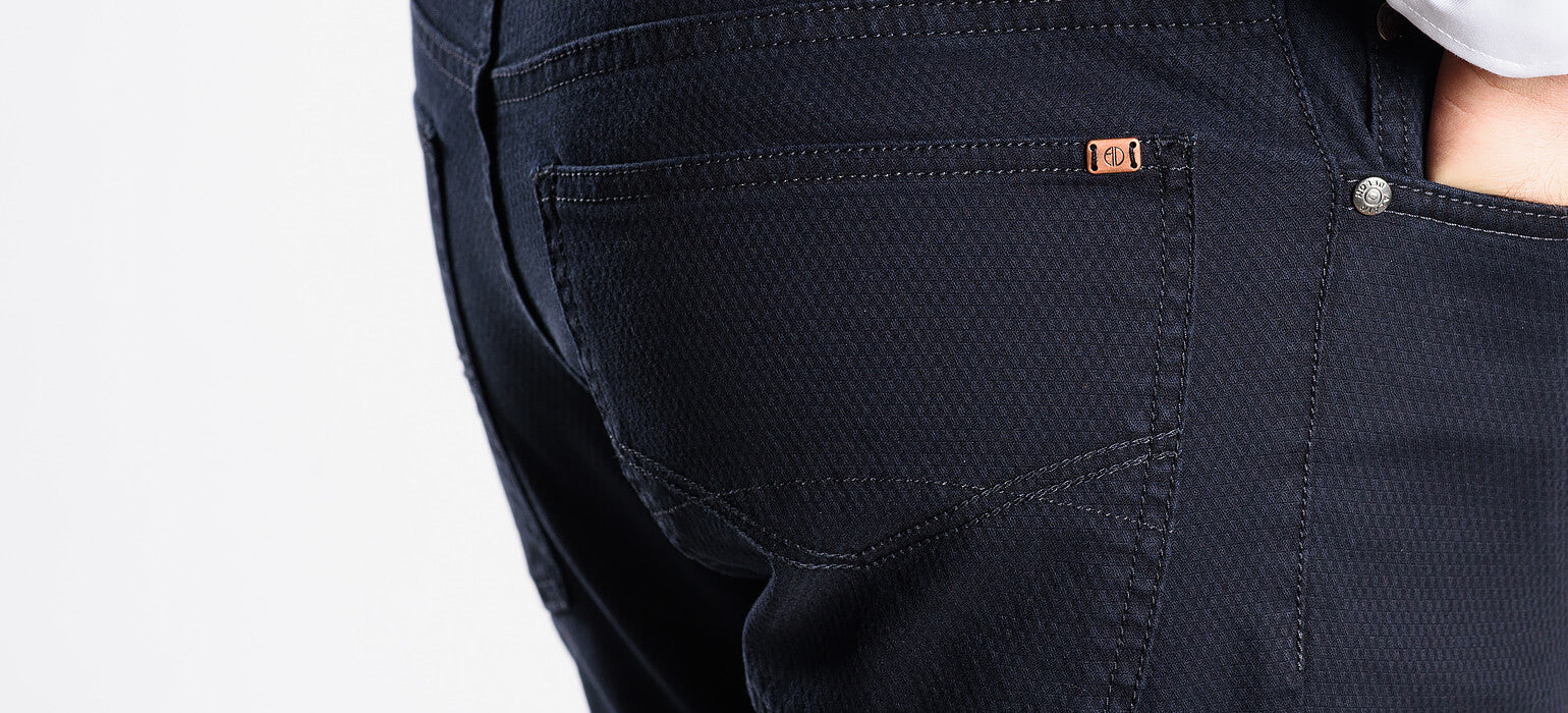 Tmavomodré džínsové nohavice