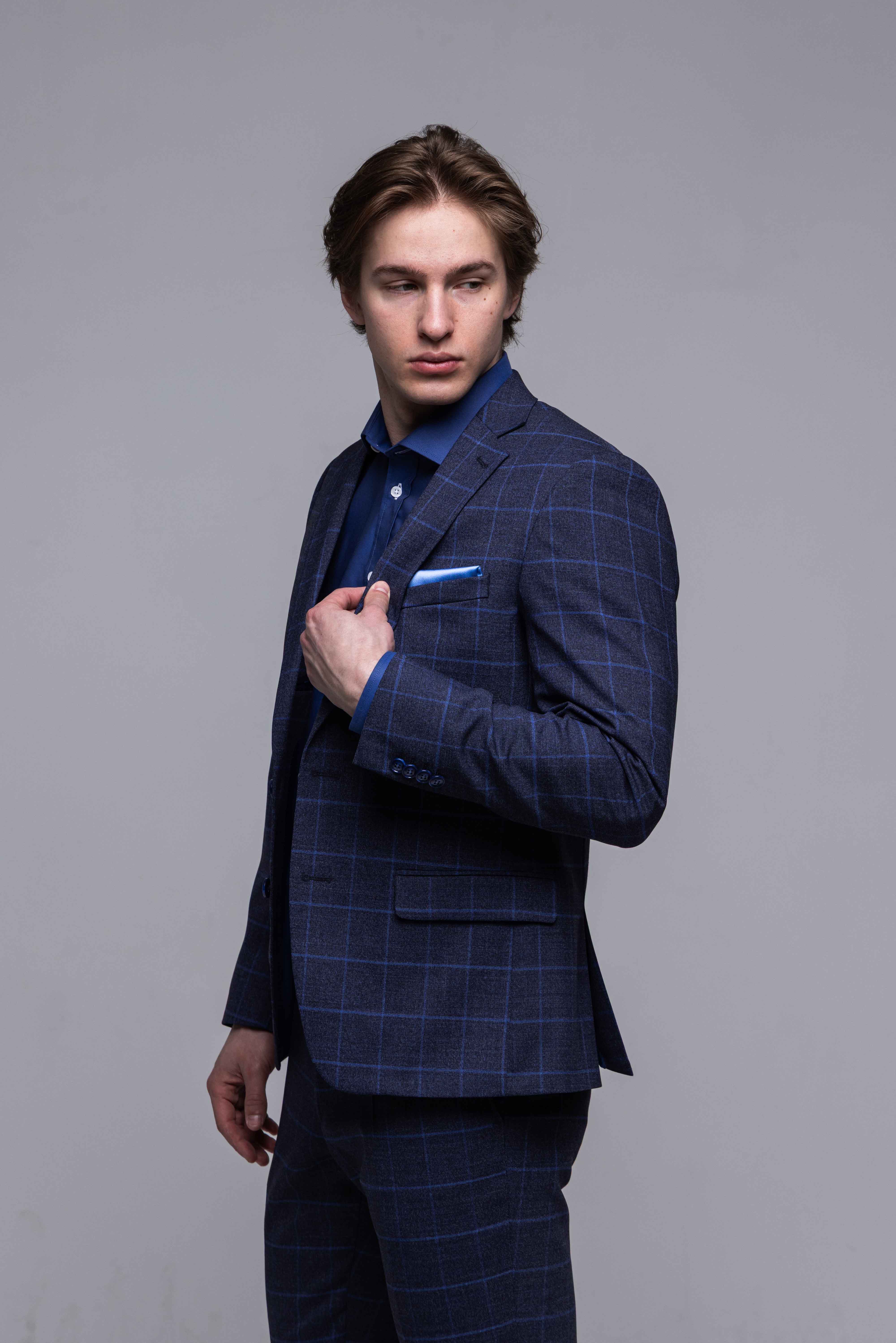 Modrý Slim Fit oblek s bledomodrým károm