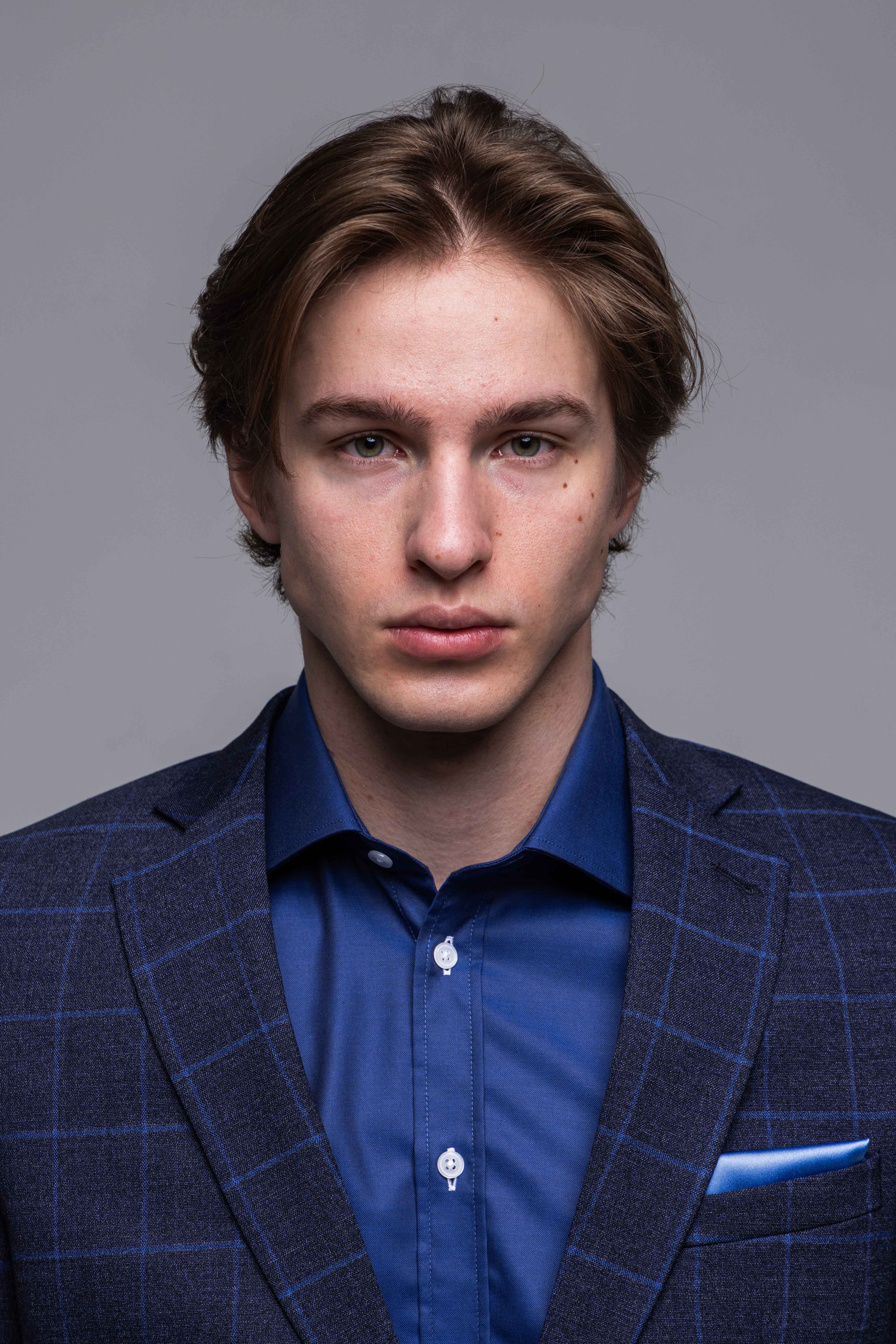 Modrý Slim Fit oblek s bledomodrým károm