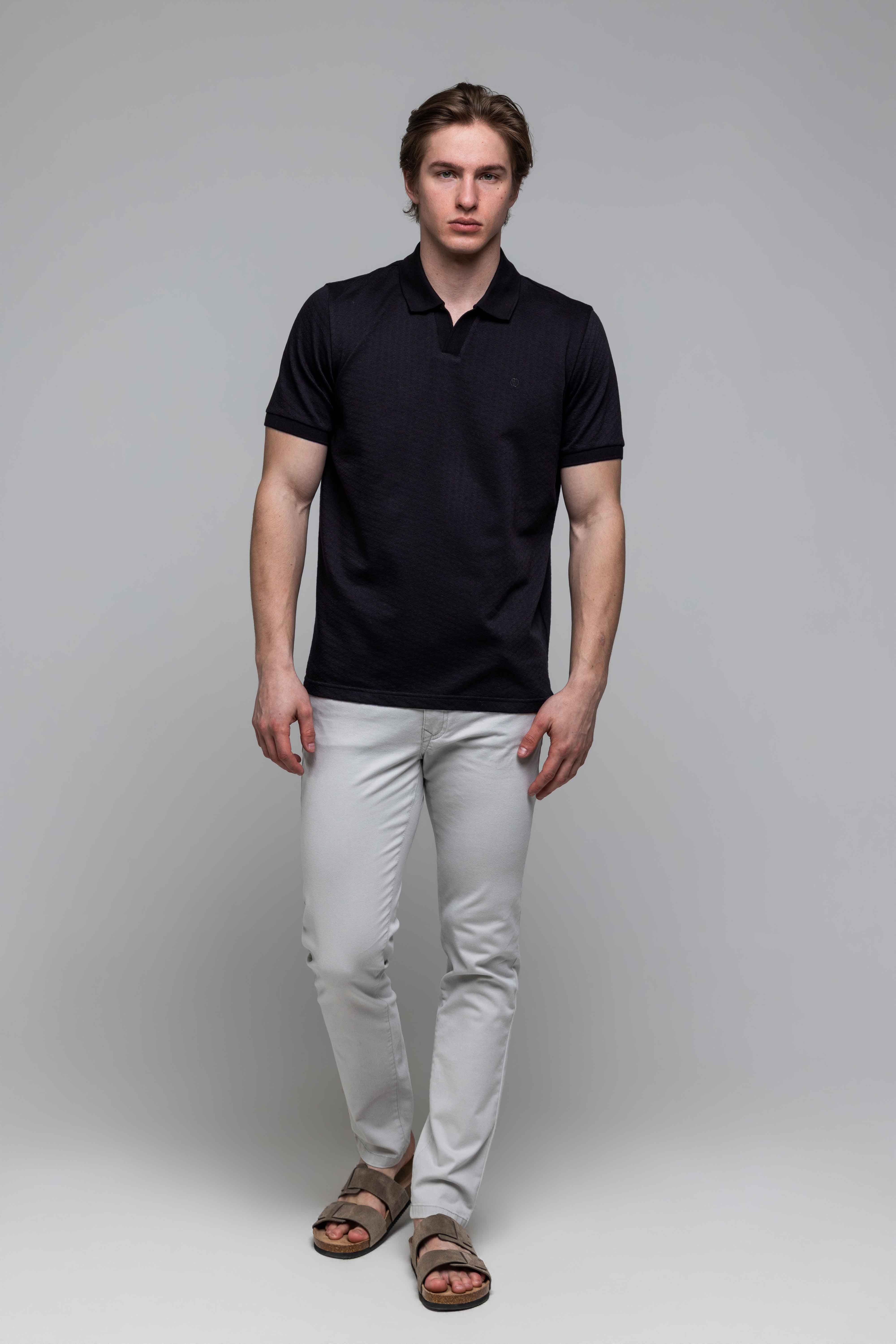 Čierna polokošeľa s vlastným vzorom