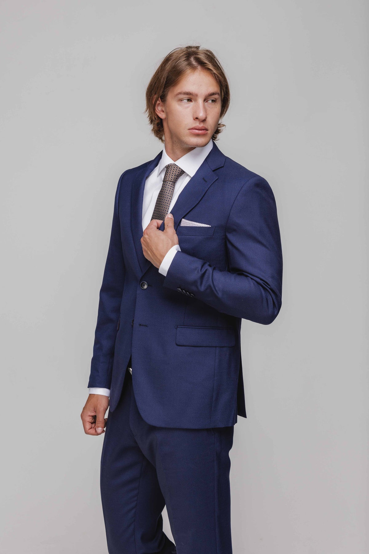 Modrý Slim Fit oblek s jemnou štruktúrou