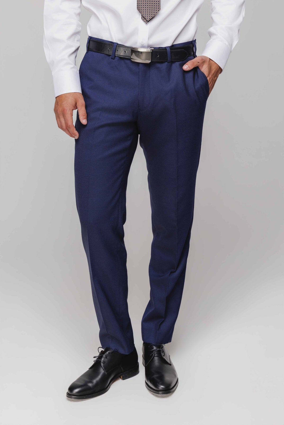 Modrý Slim Fit oblek s jemnou štruktúrou