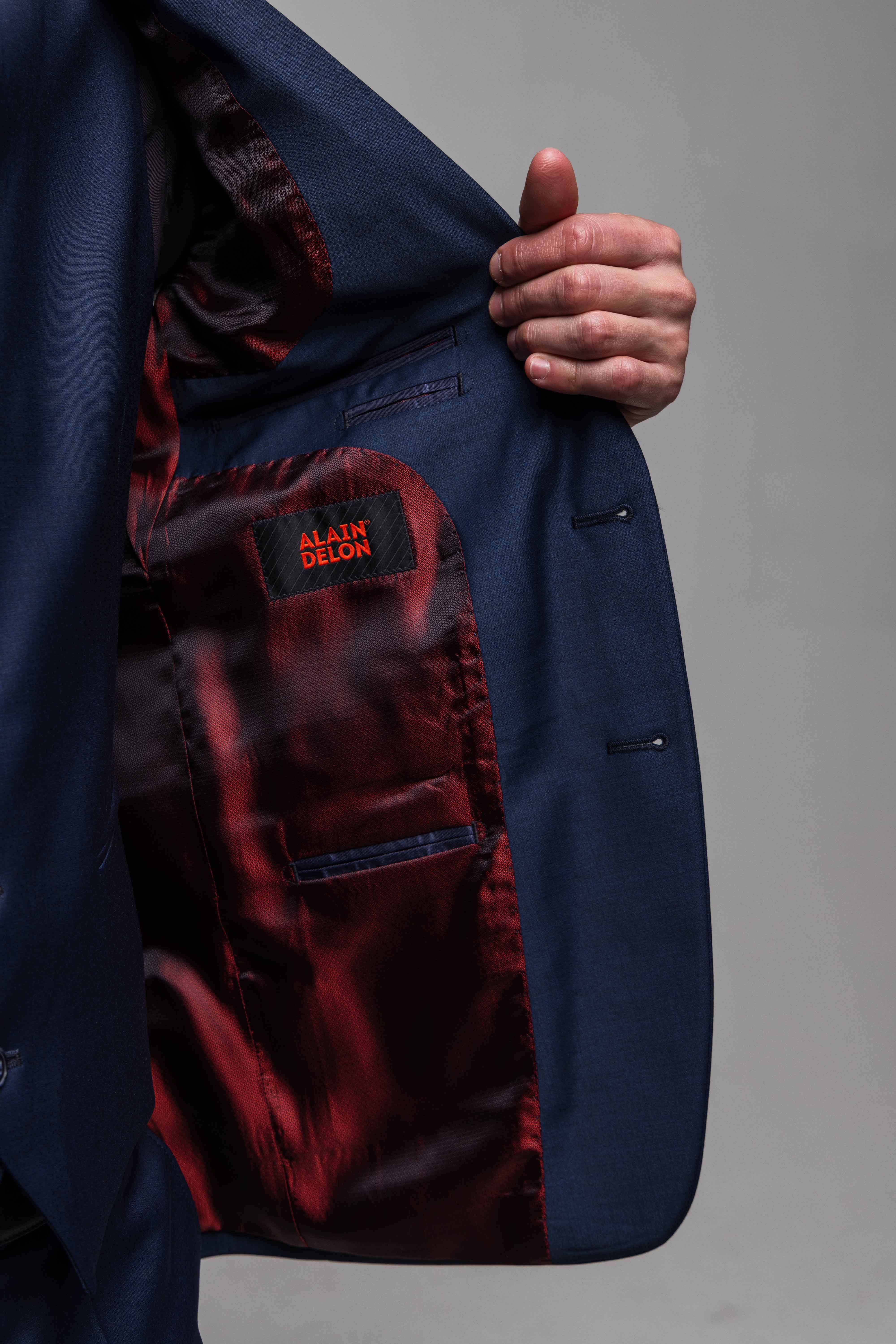 Modročierny Slim Fit oblek s vestou