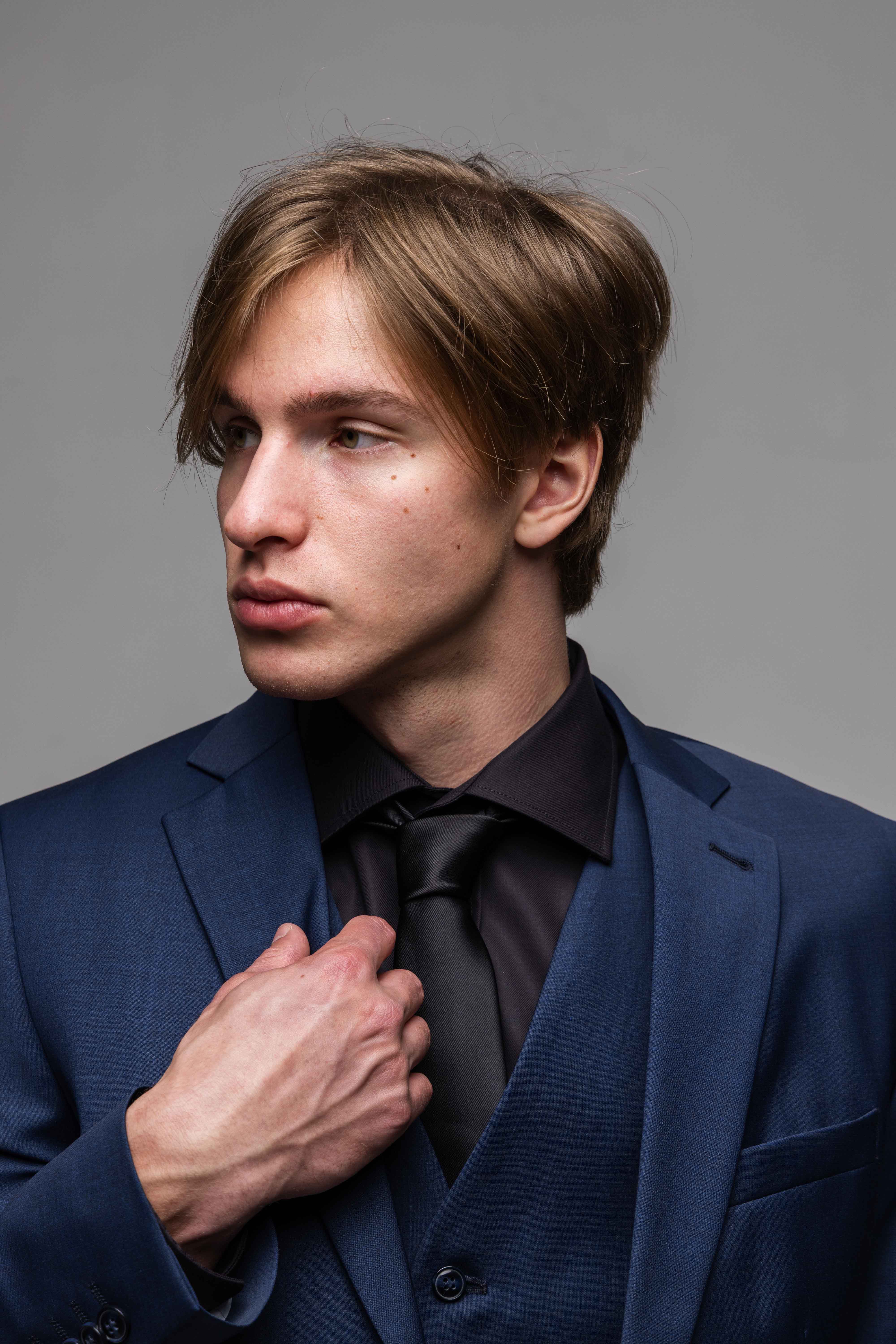 Modročierny Slim Fit oblek s vestou - nadmerné veľkosti