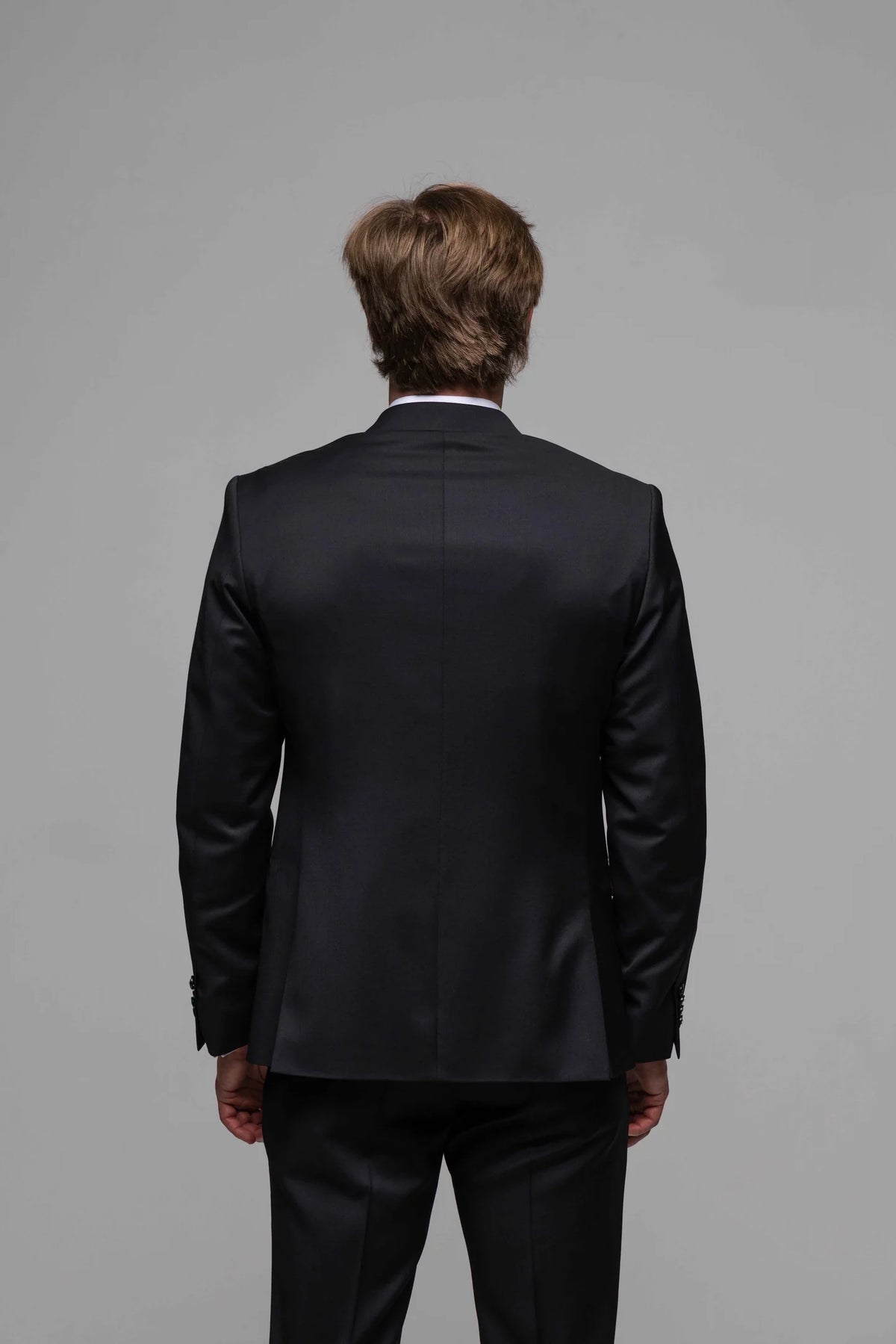 Čierny Slim Fit vlnený oblek XL