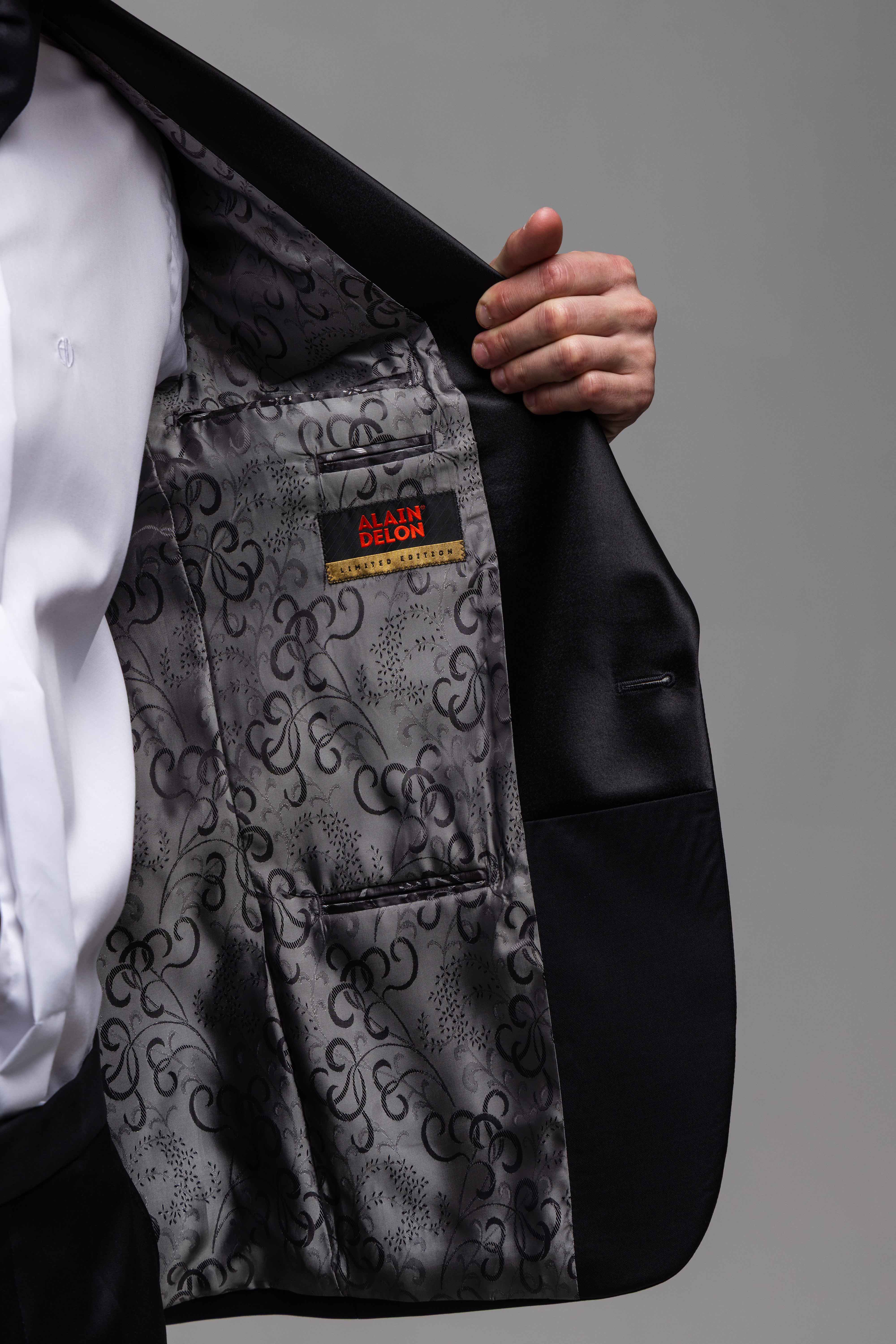 Čierny vlnený smoking