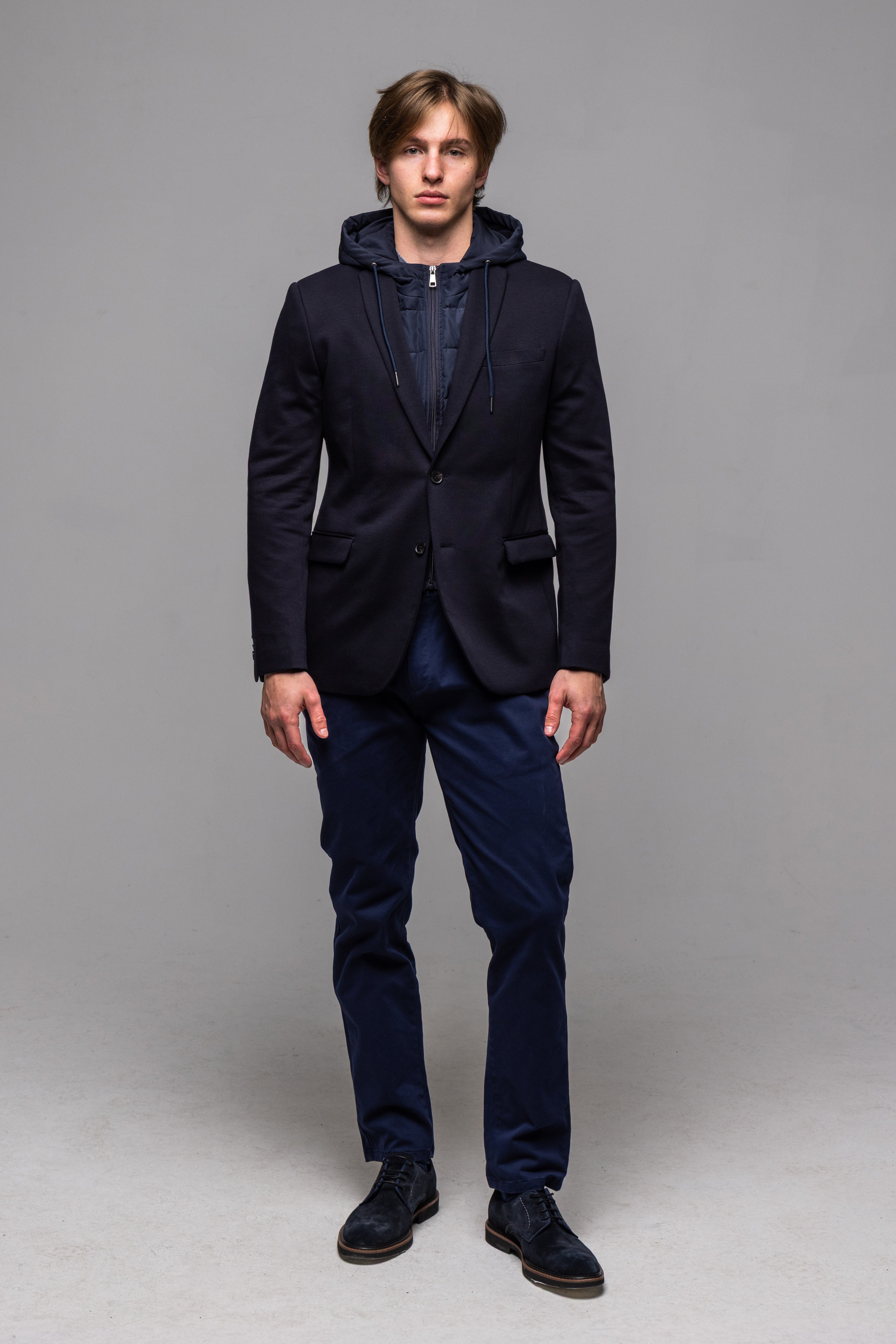 Tmavomodré sako s odnímateľnou vsadkou a kapučnou