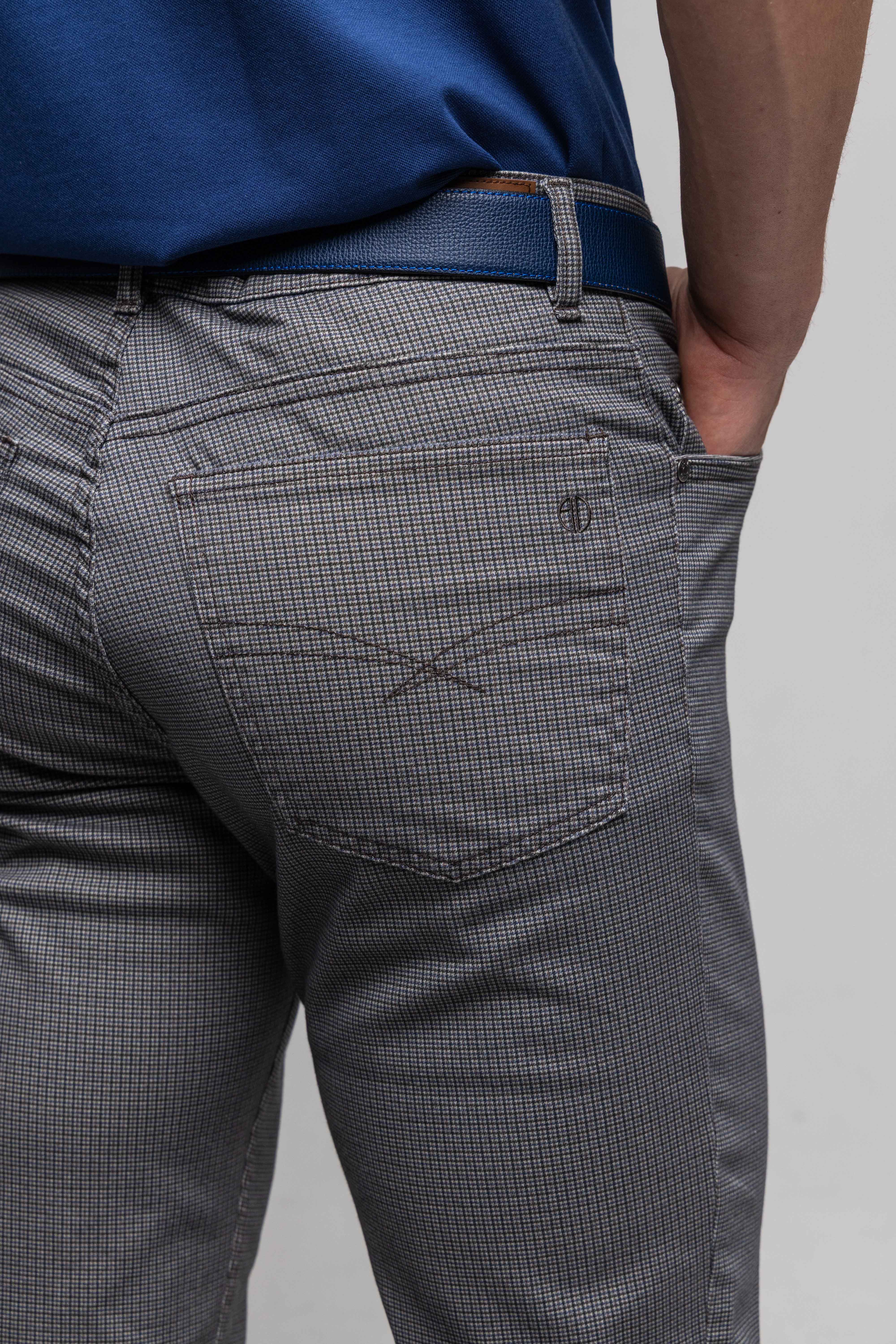 Šedohnedé voľnočasové nohavice s pepito vzorom