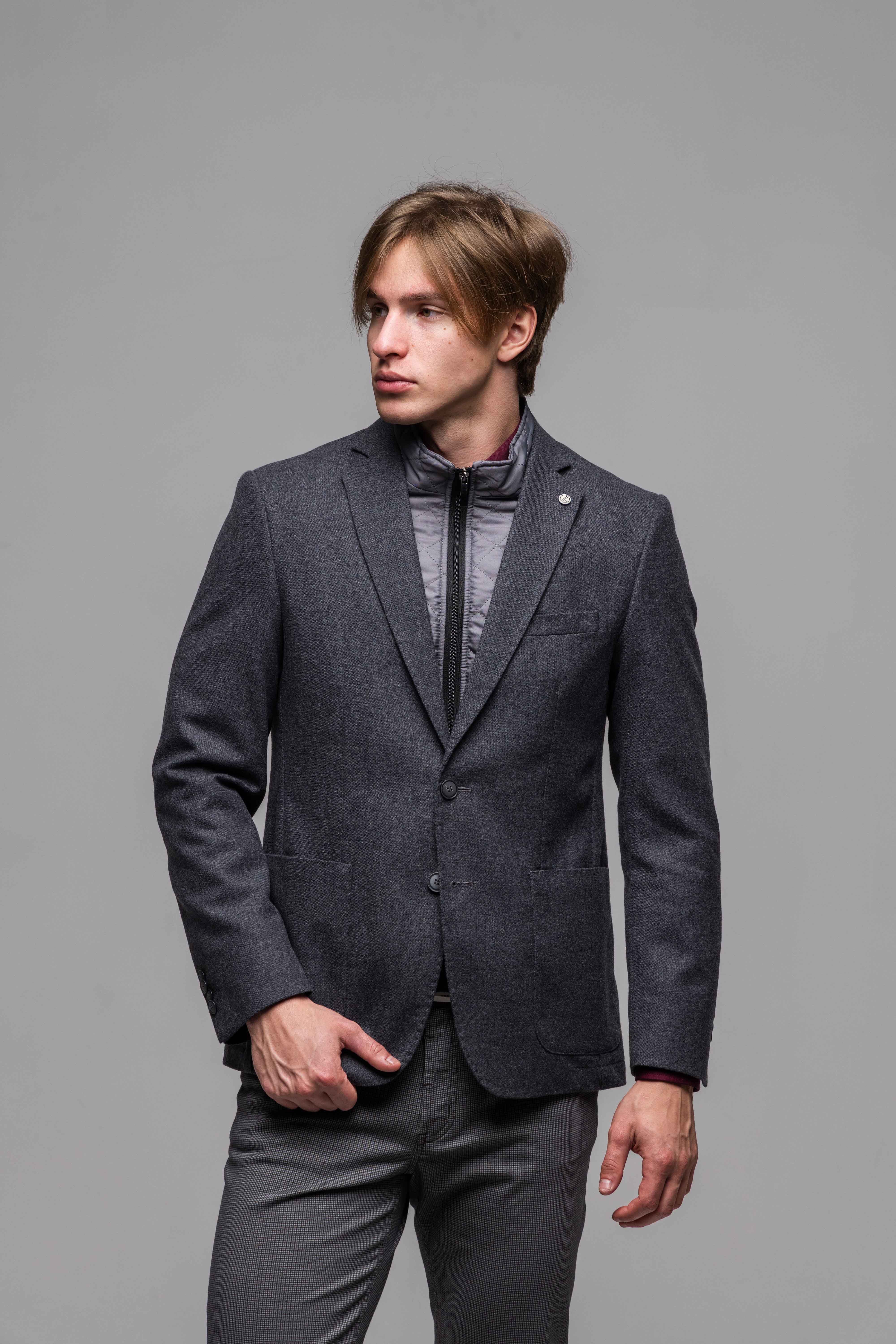 Šedé sako s odnímateľnou vsadkou