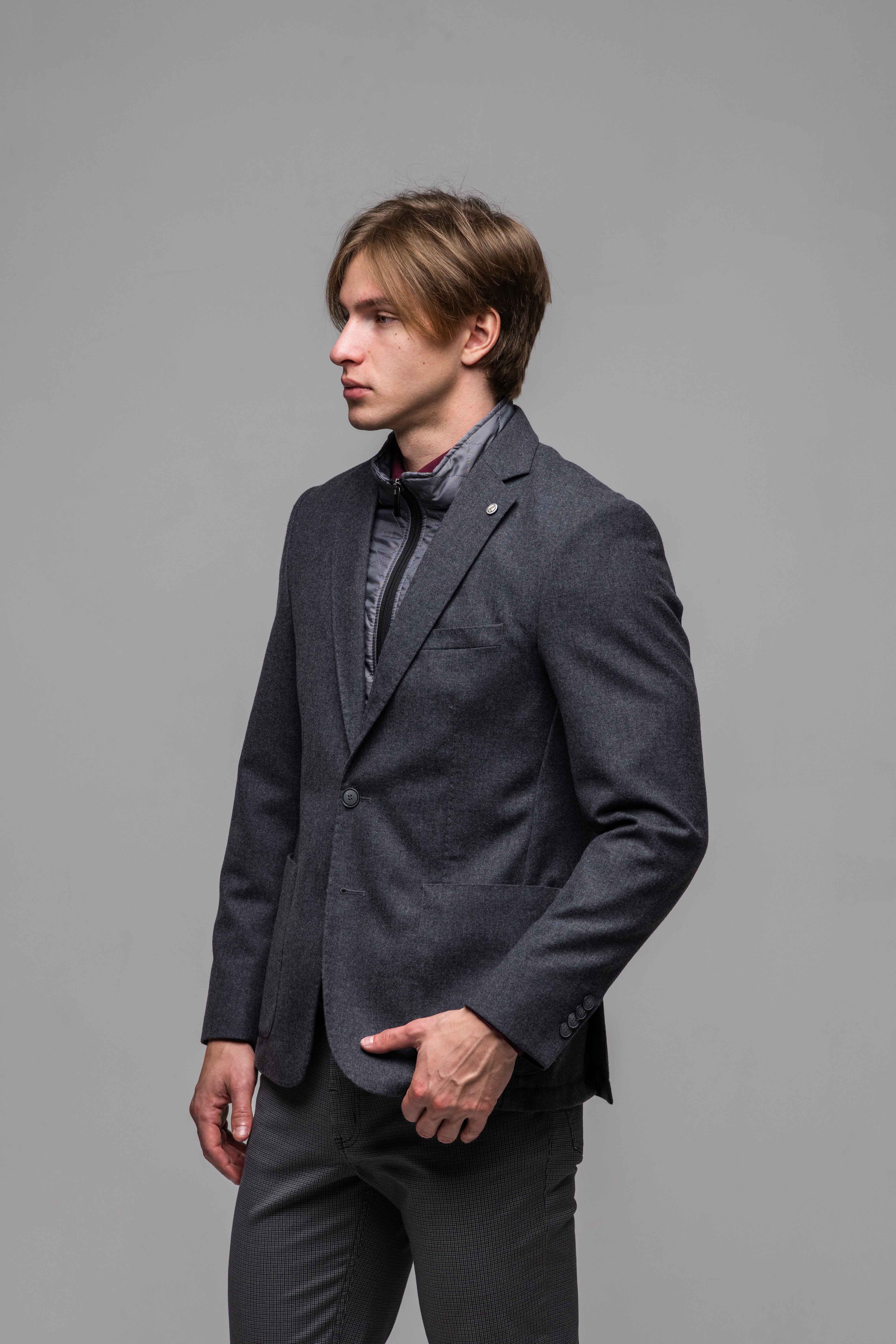 Šedé sako s odnímateľnou vsadkou