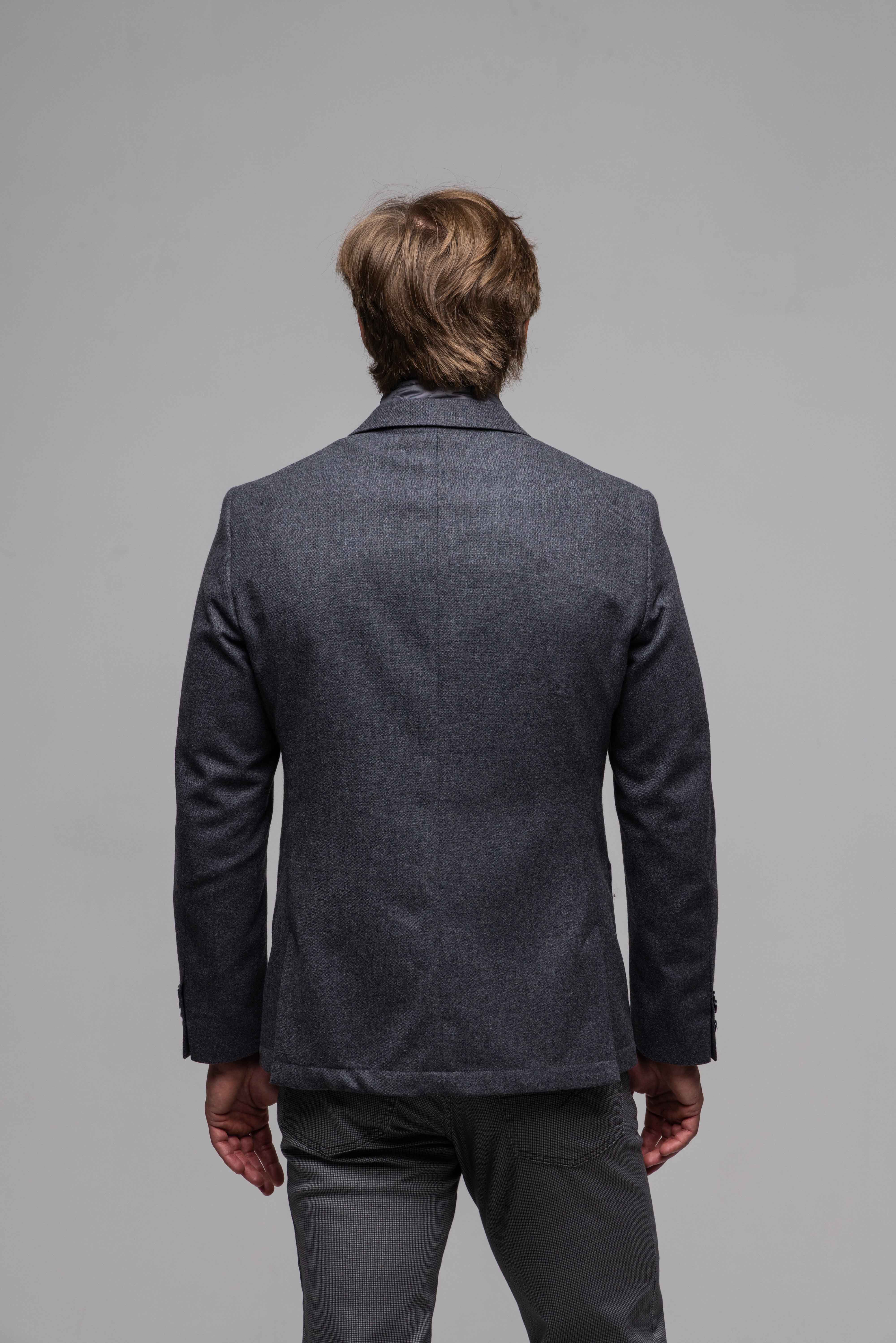 Šedé sako s odnímateľnou vsadkou