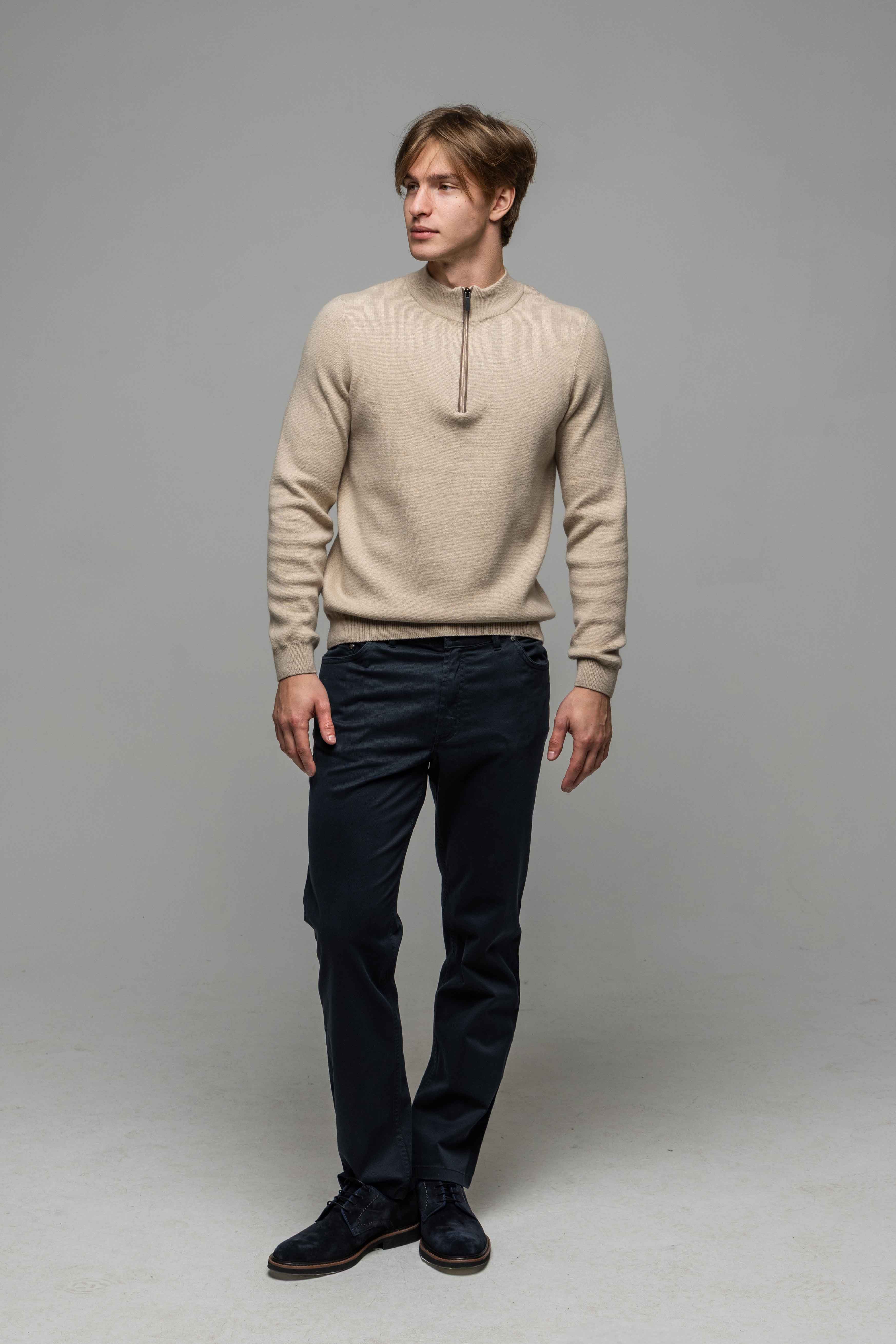 Modro sivé voľnočasové nohavice so vzorom