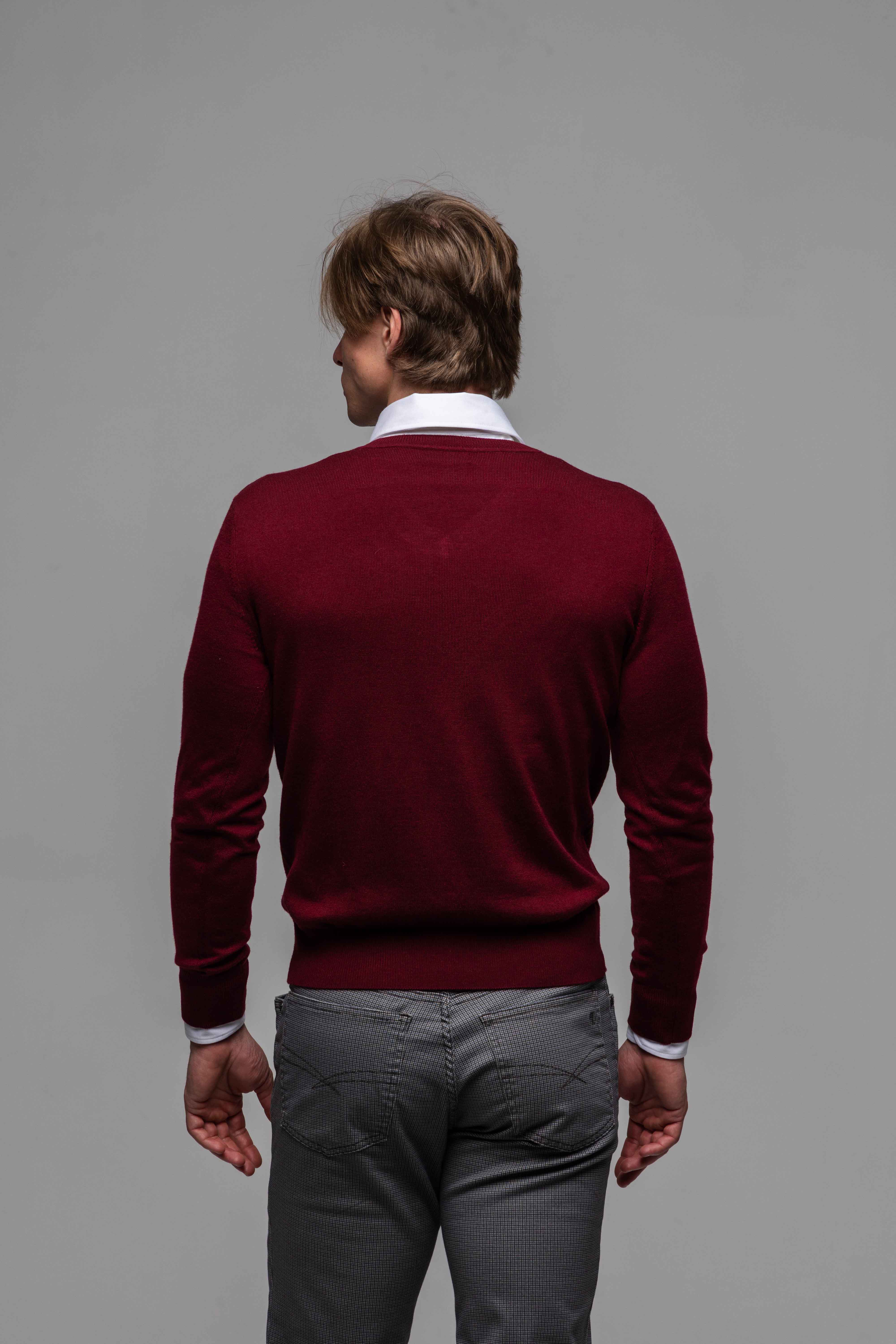 Bordový bavlnený pulóver s V výstrihom