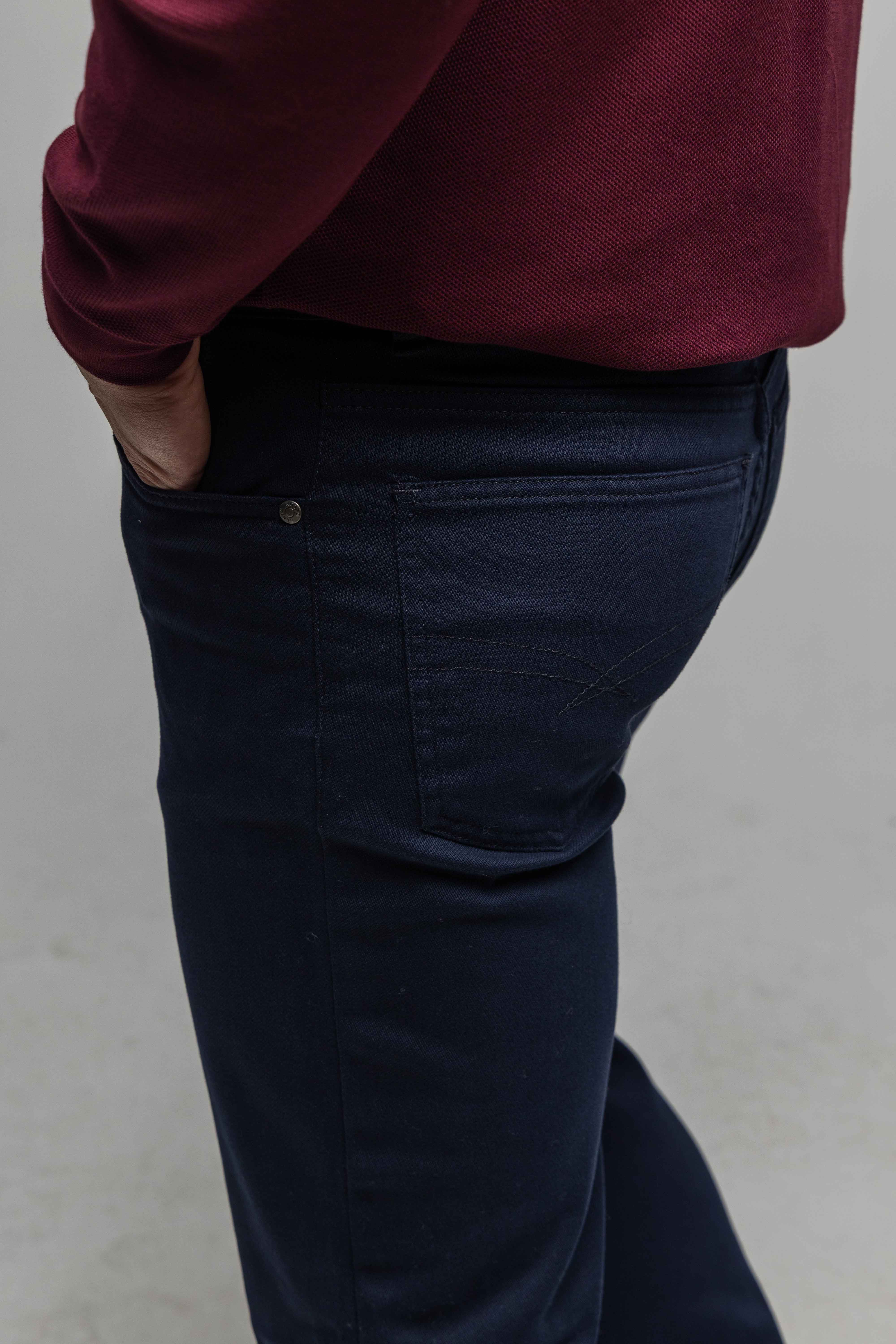 Tmavomodré voľnočasové nohavice