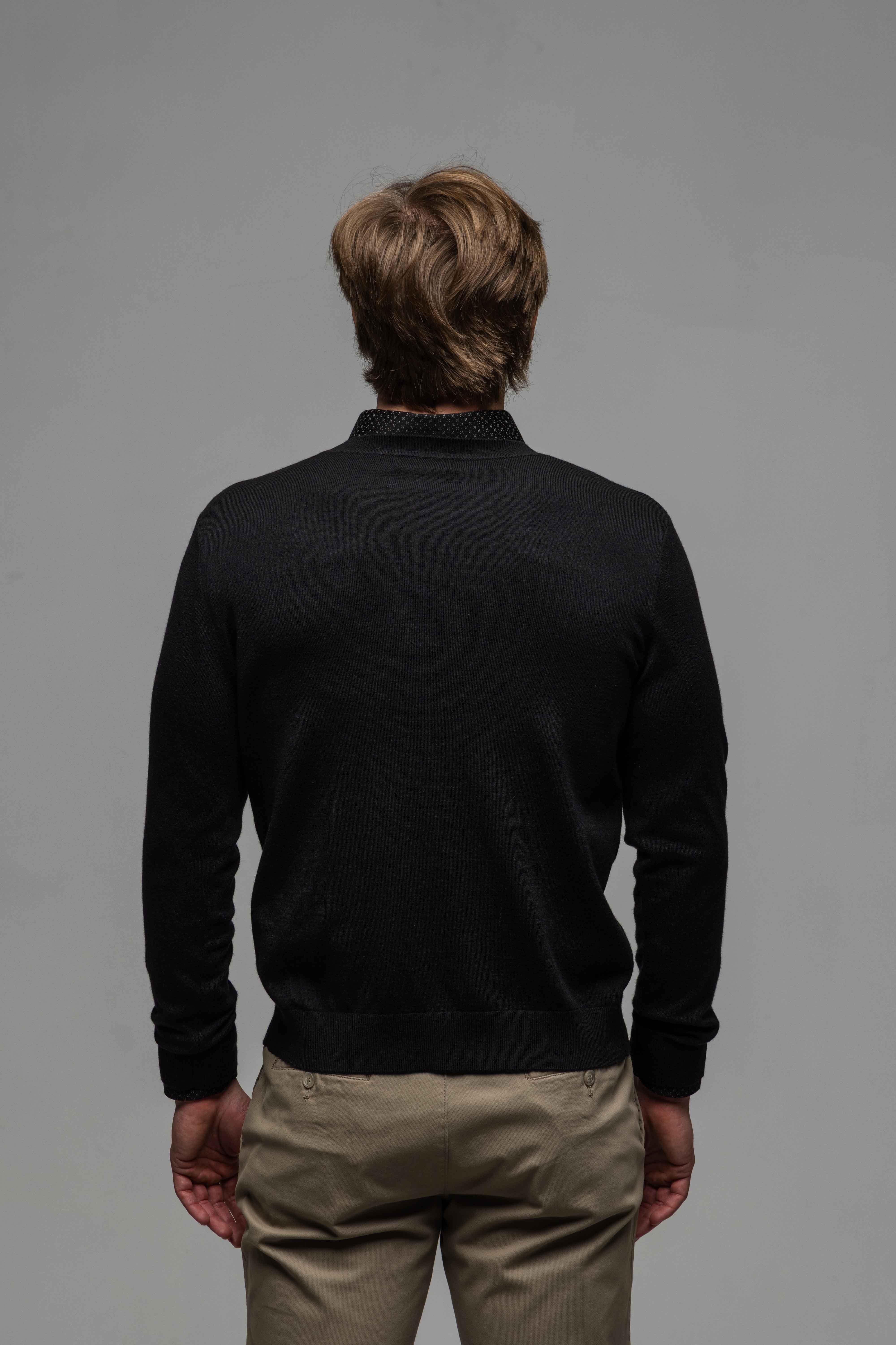 Čierny bavlnený pulóver s okrúhlym výstrihom