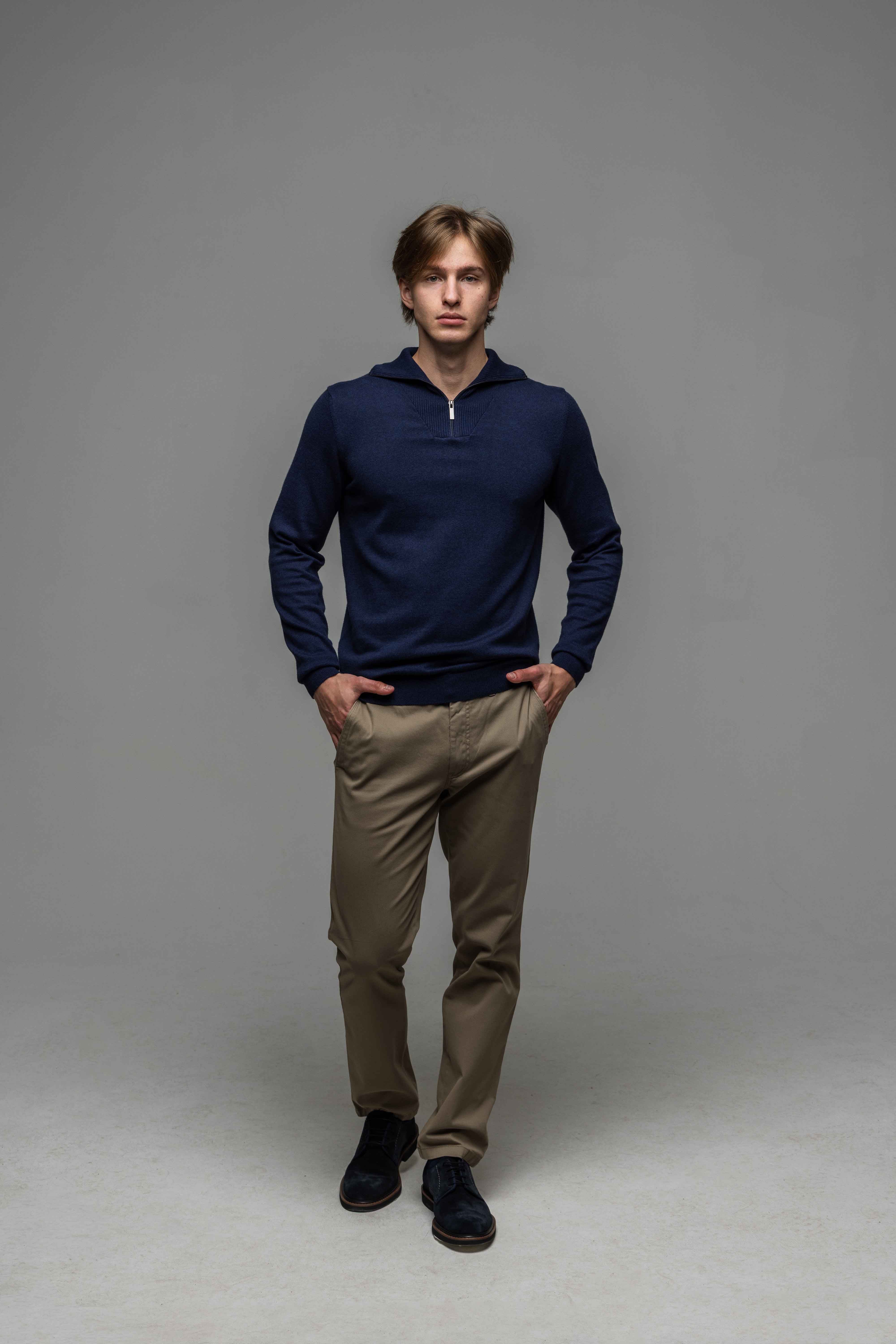 Modrý pulóver so zipsom