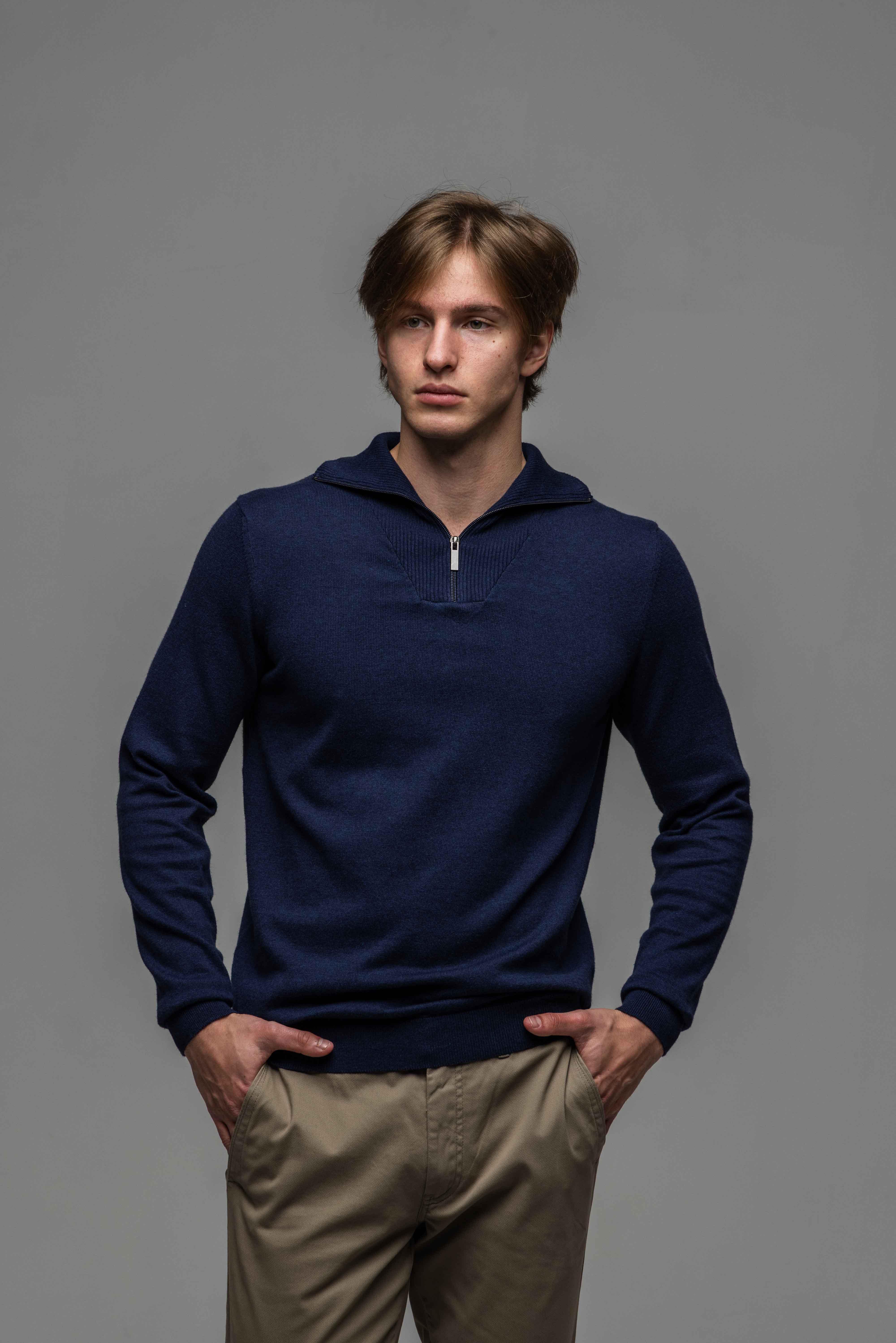 Modrý pulóver so zipsom