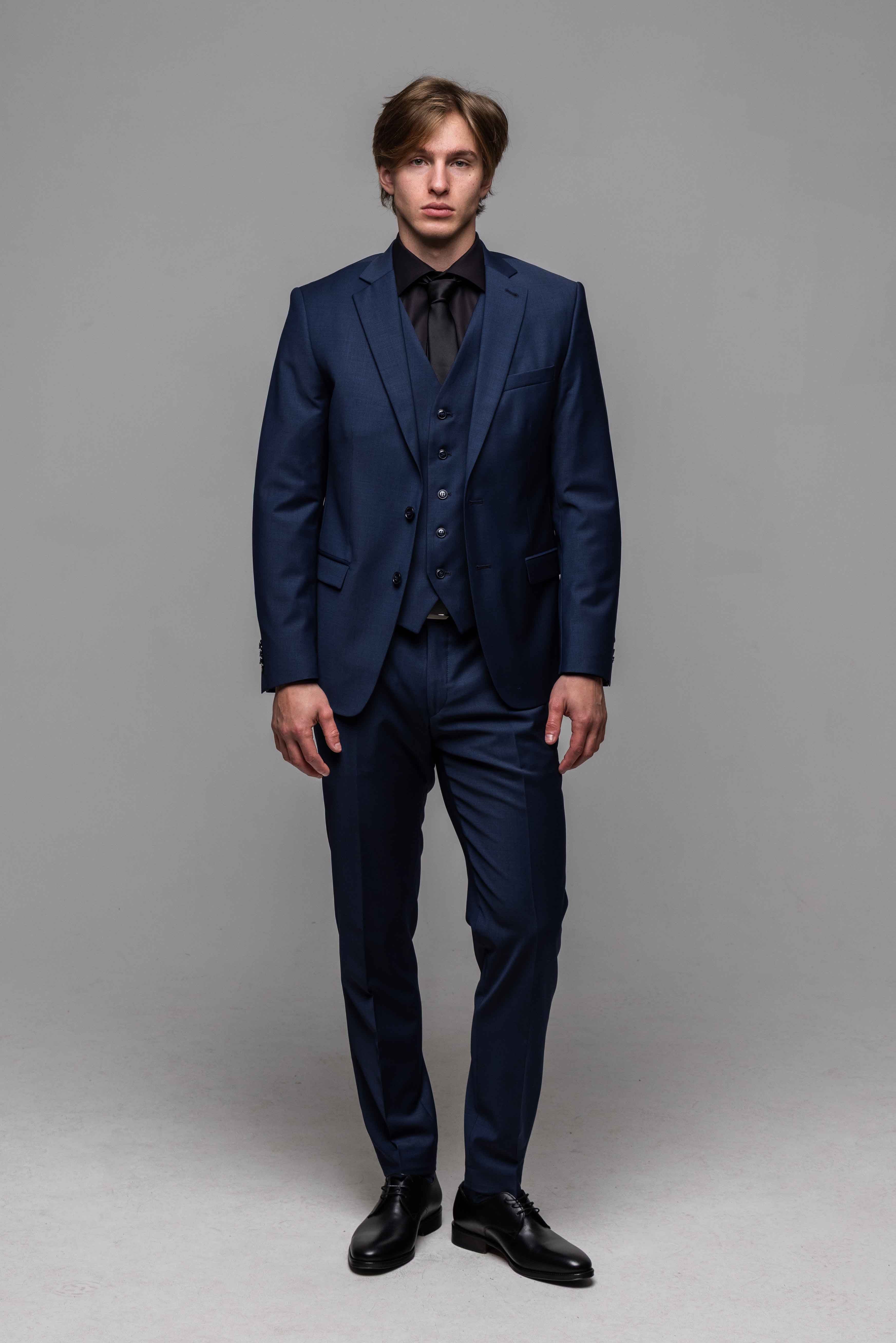 Modročierny Slim Fit oblek s vestou - nadmerné veľkosti