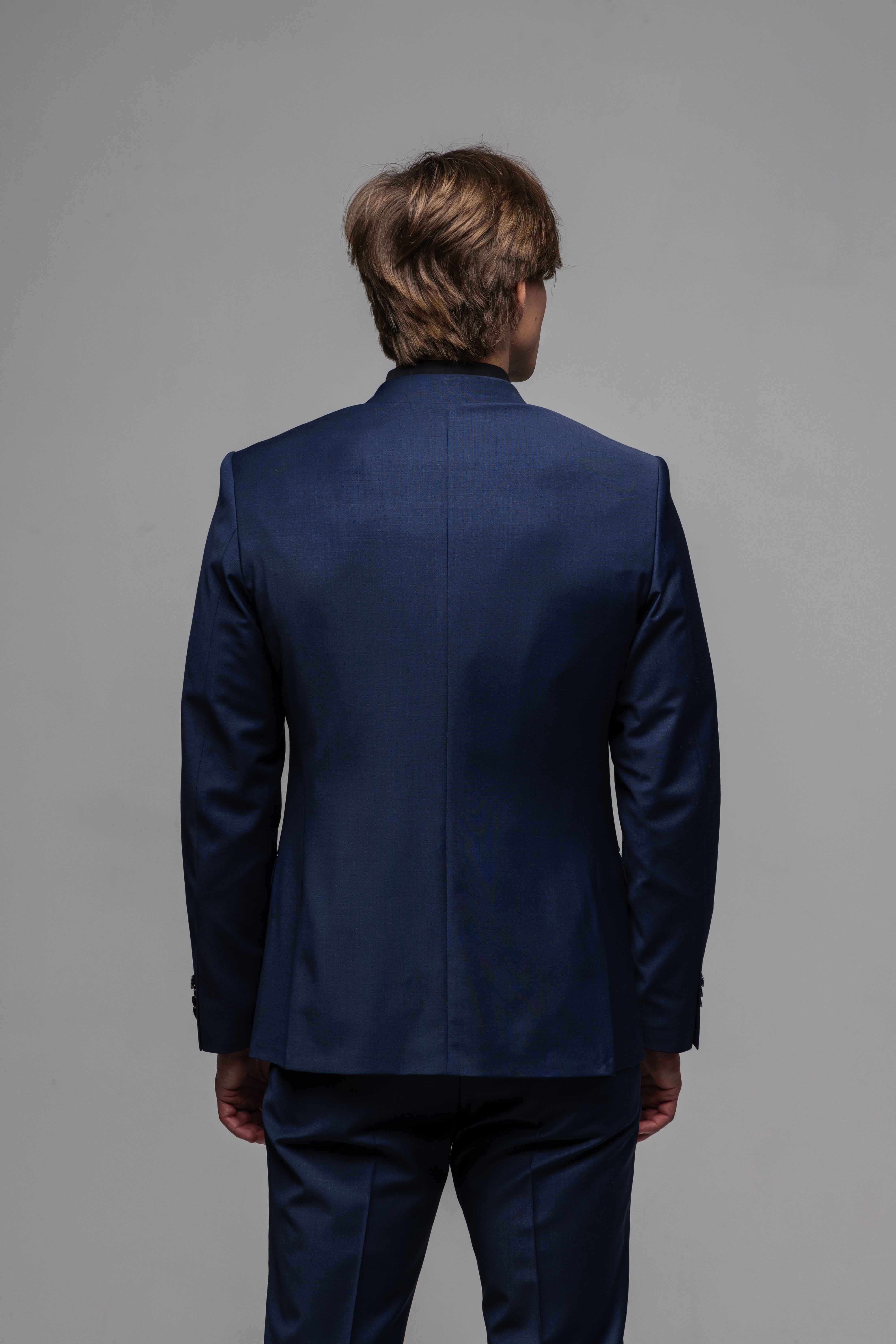 Modročierny Slim Fit oblek s vestou