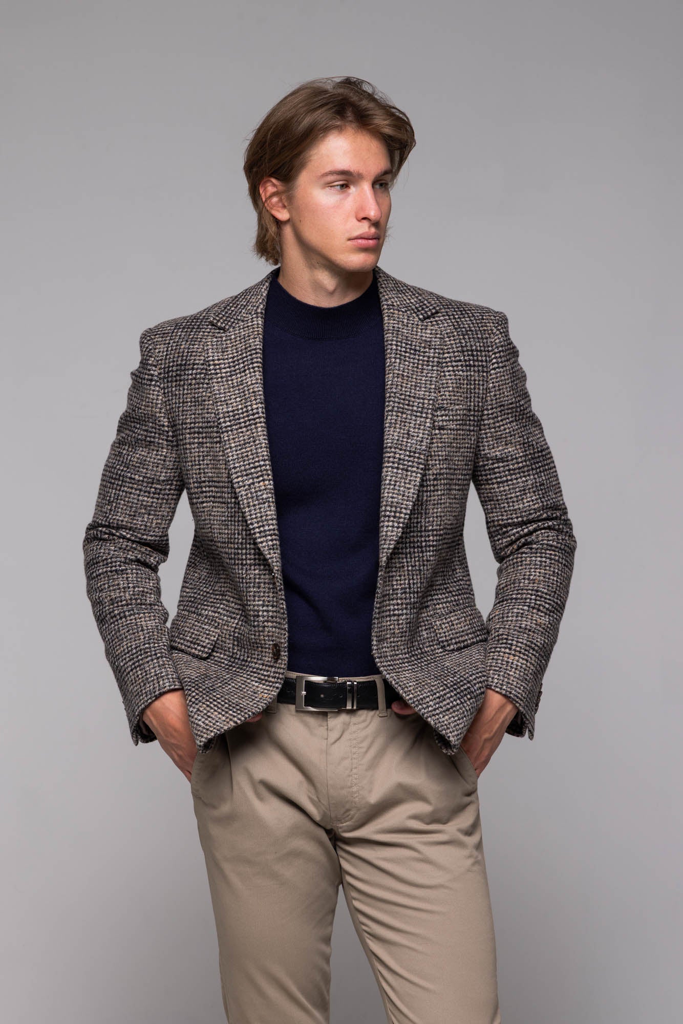 Hnedé vlnené sako so sivým károm