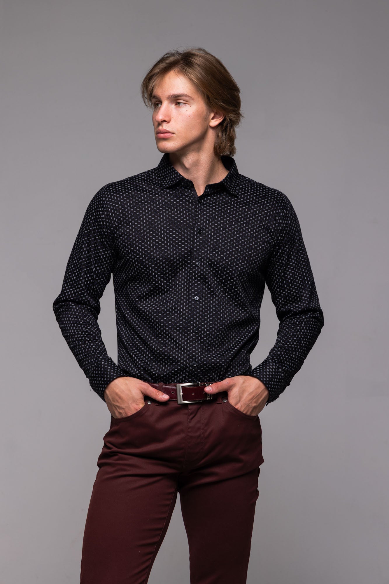Čierná strečová Extra Slim Fit košeľa so vzorom