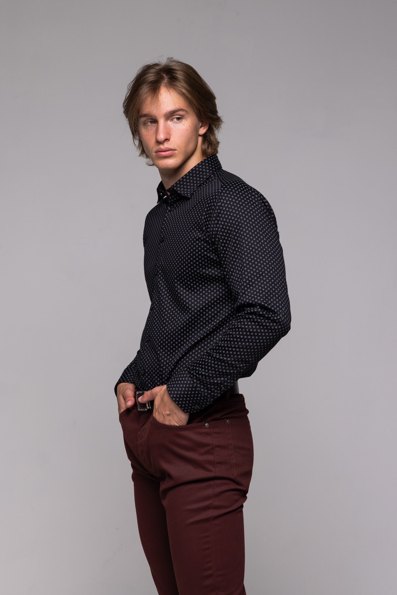 Čierná strečová Extra Slim Fit košeľa so vzorom