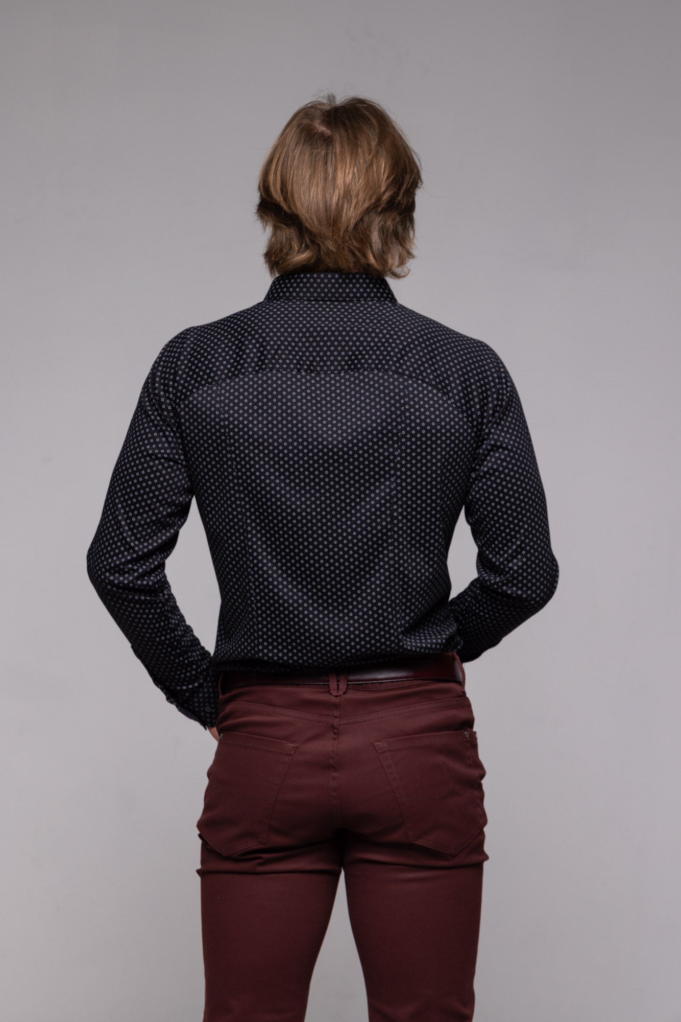 Čierná strečová Extra Slim Fit košeľa so vzorom