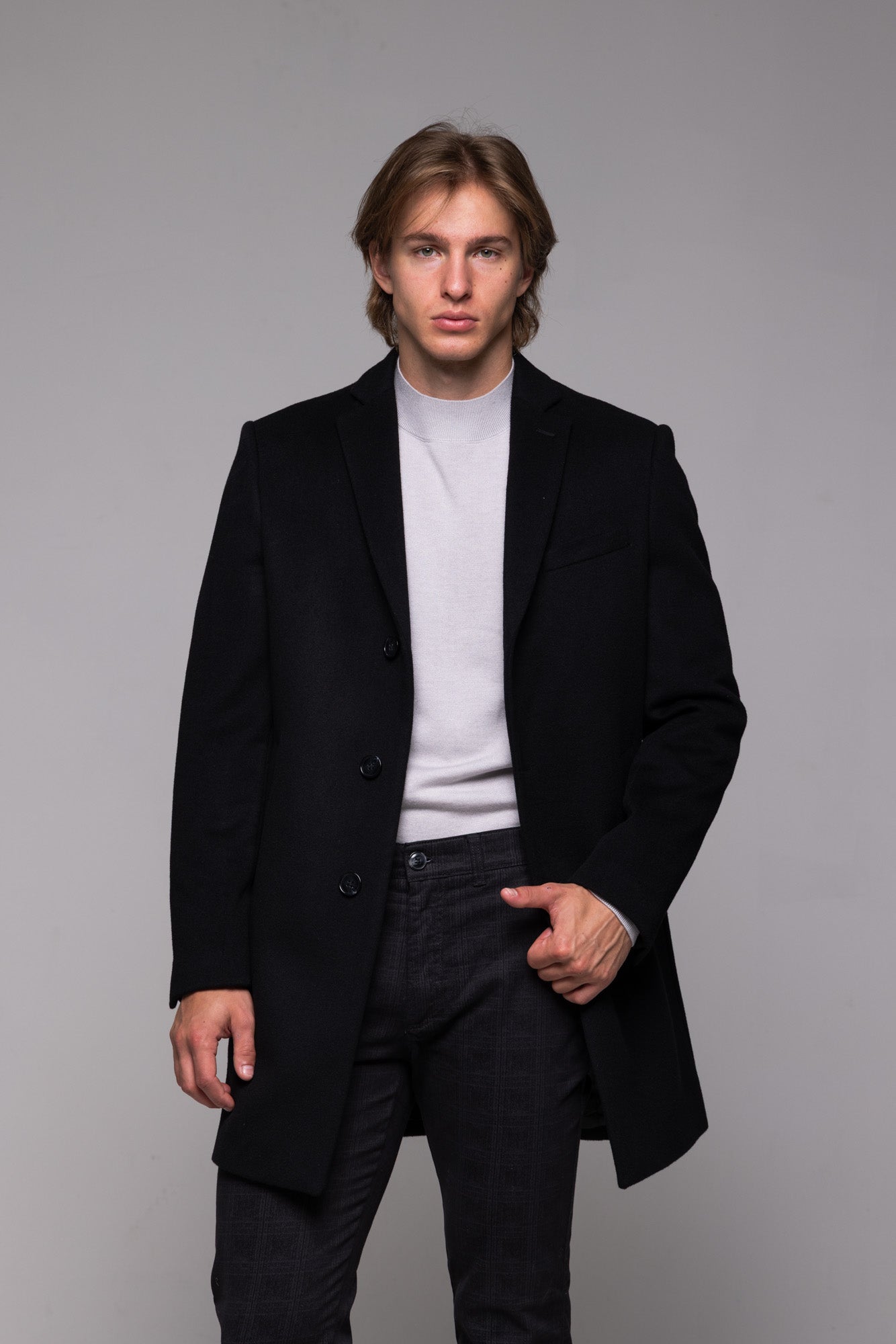 Čierny vlnený kabát s odnímateľnou vsadkou