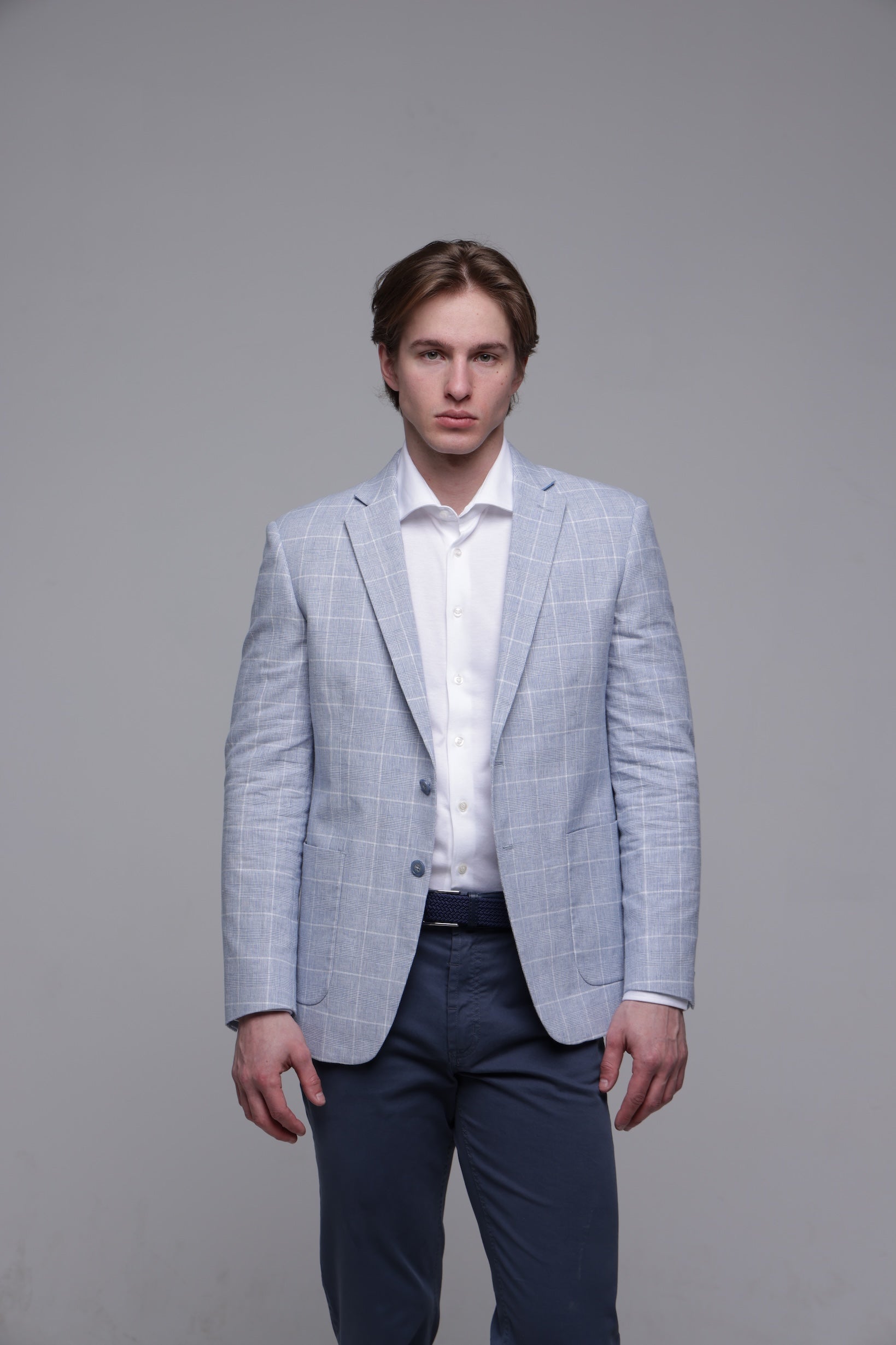 Bledomodré ľanové Slim Fit sako s bielym károm